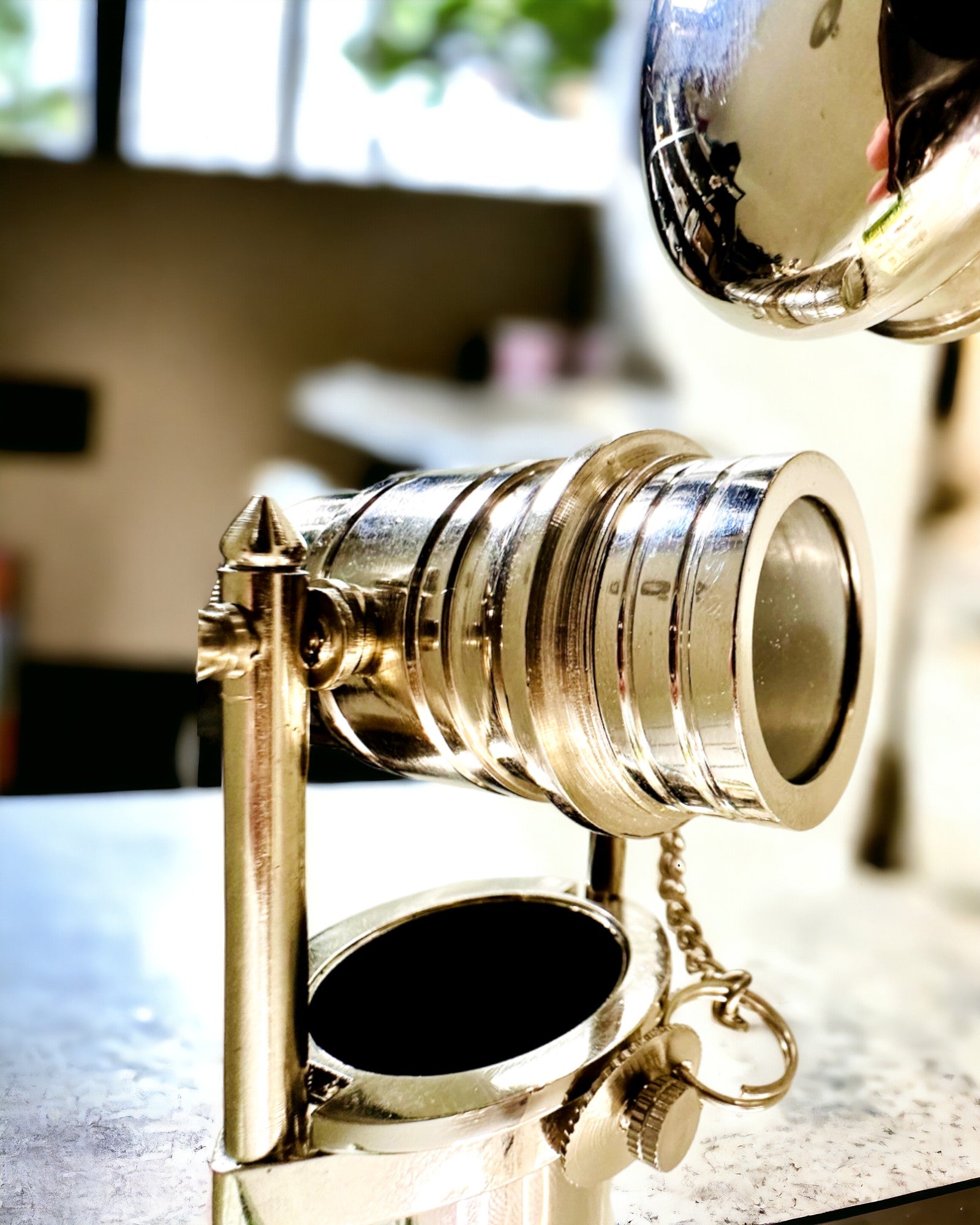 GÅSTAV MED HANDTAG OCH KIKARFUNKTION – ELEGANT OCH MODERN, 95 CM - kaptenens "Navigator's Crest"