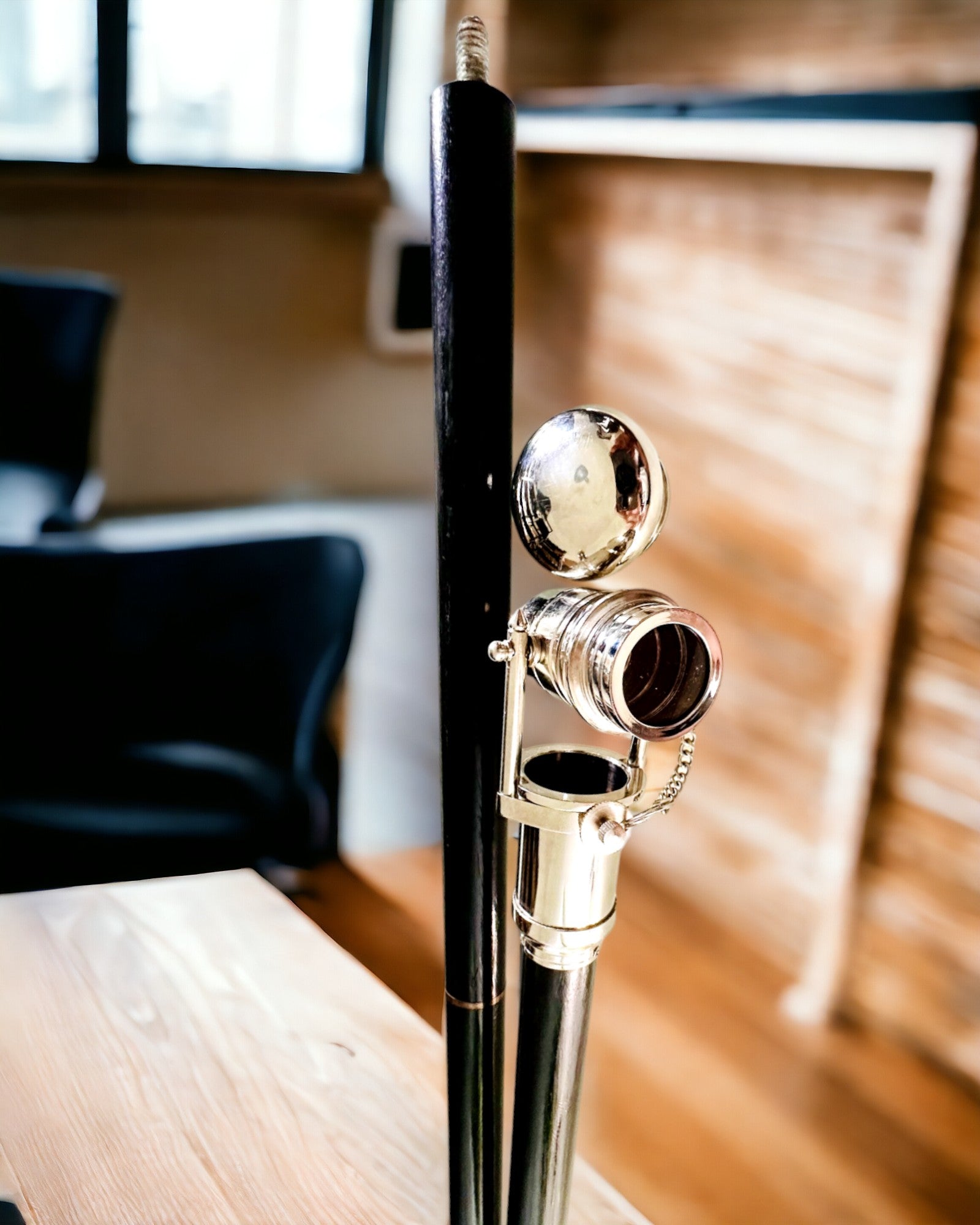 GÅSTAV MED HANDTAG OCH KIKARFUNKTION – ELEGANT OCH MODERN, 95 CM - kaptenens "Navigator's Crest"