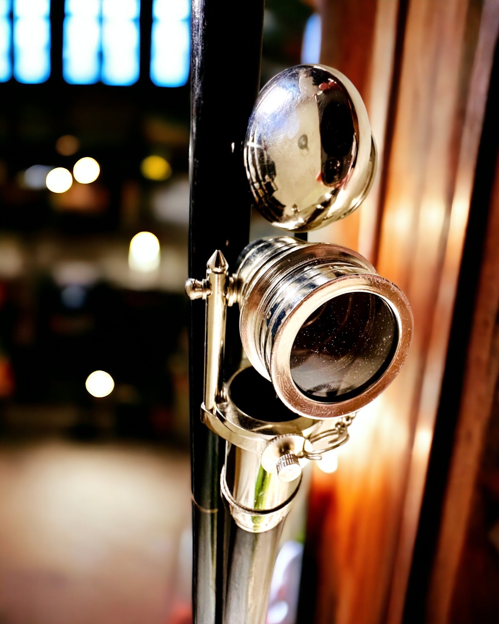 GÅSTAV MED HANDTAG OCH KIKARFUNKTION – ELEGANT OCH MODERN, 95 CM - kaptenens "Navigator's Crest"