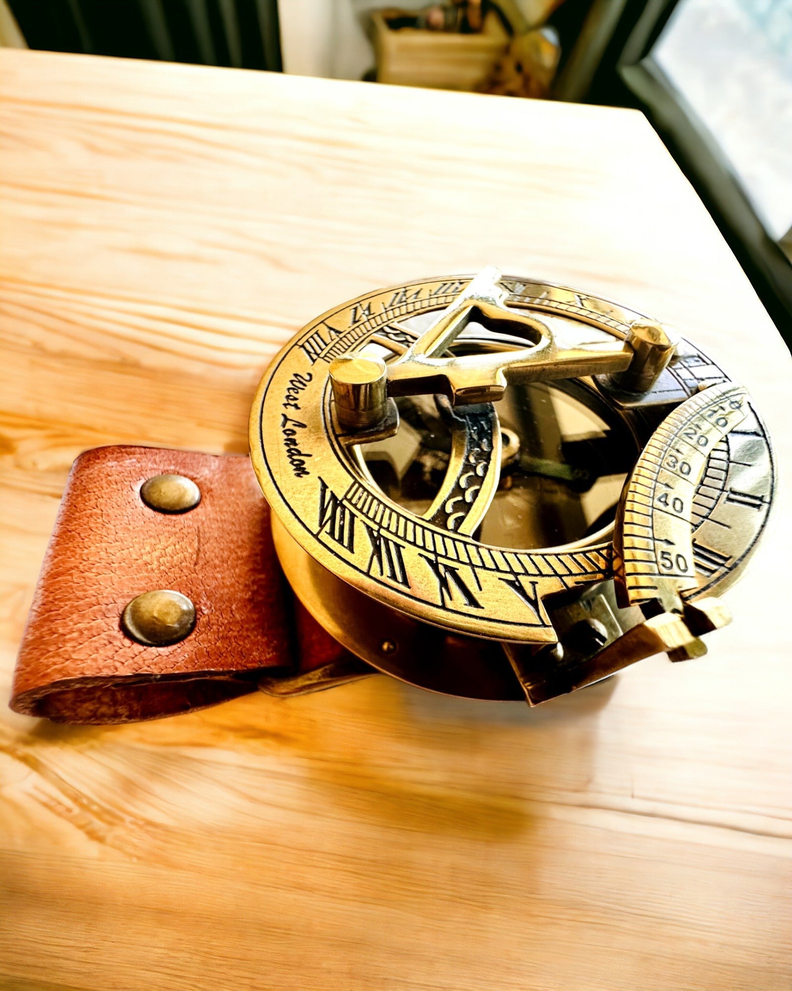 Solur "Antik Kompass", armbandsur med kompass, möjlighet till personlig gravyr