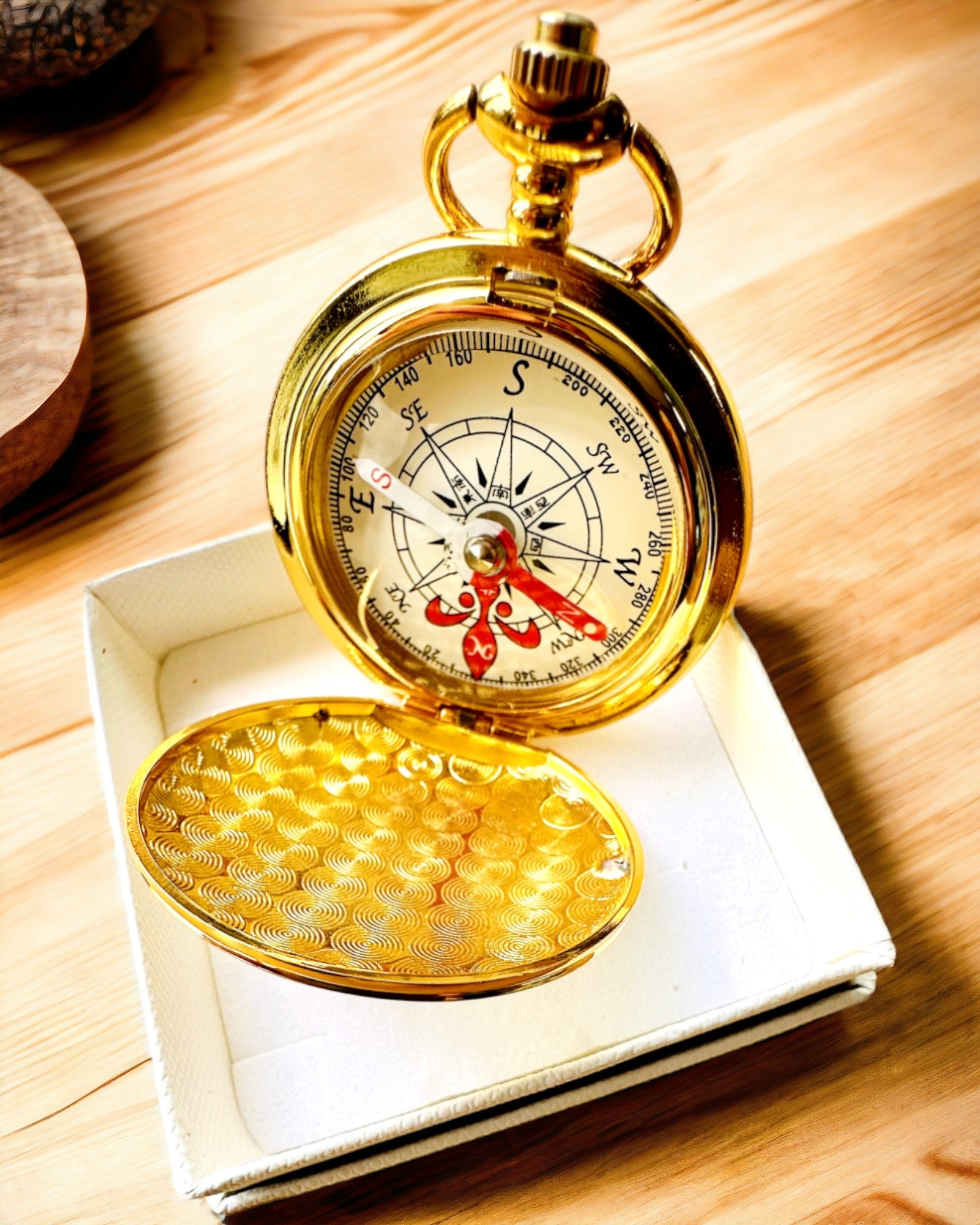 Kompass Vandrare med Graveringsalternativ - färg guld