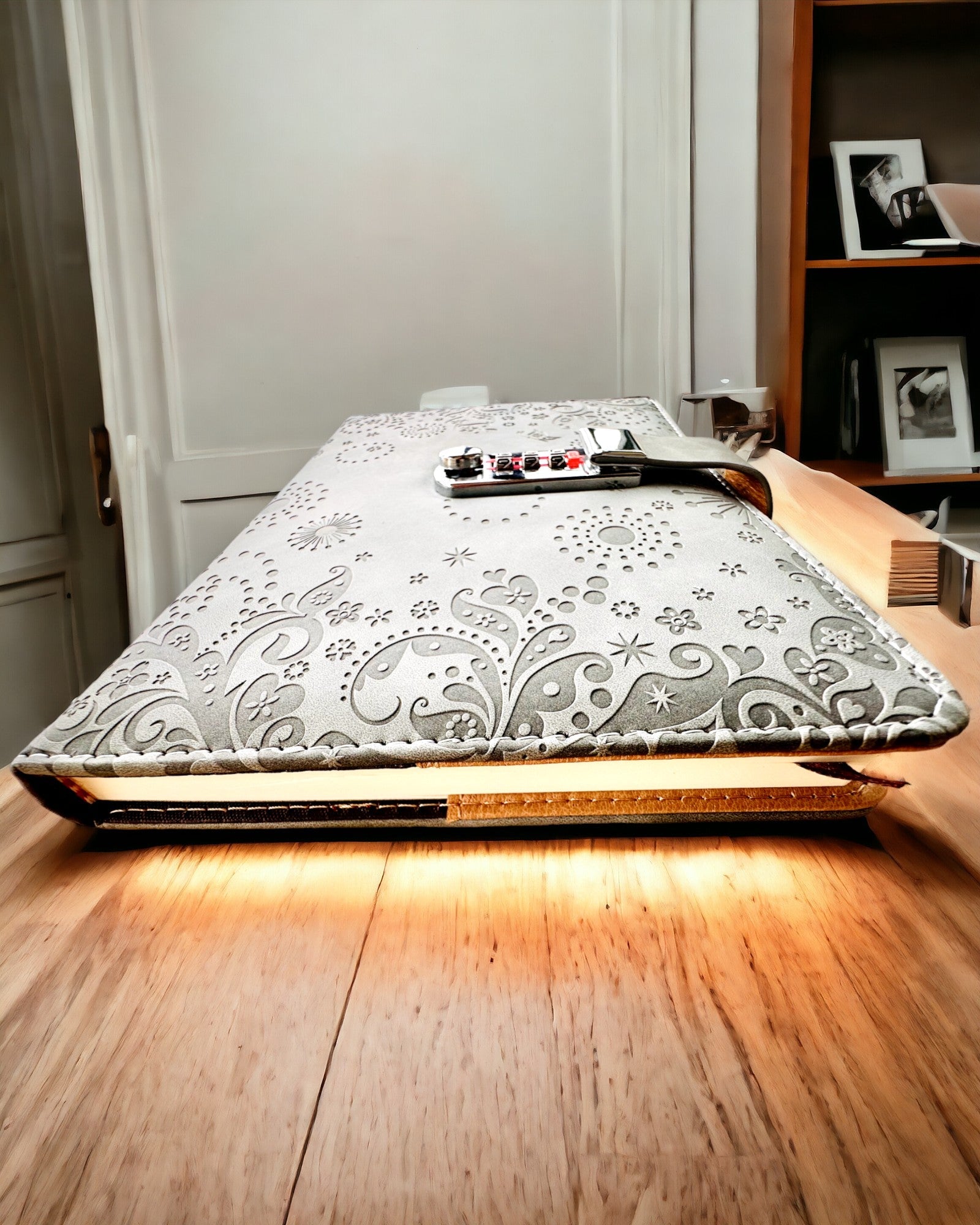 Exklusiv Anteckningsbok, PU-läder, A5 med Kodlås - "Secret Journal", personalisering med gravyr