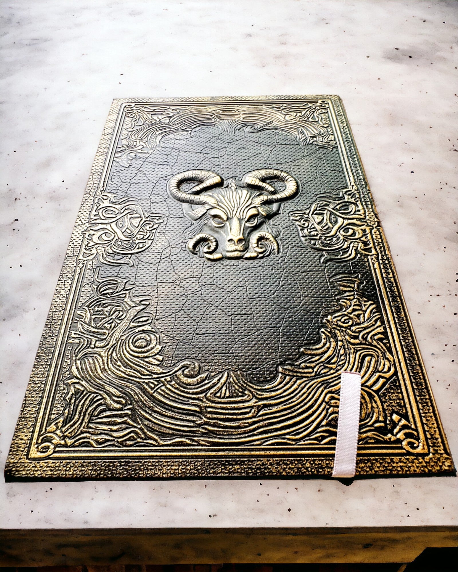 Magiczny Notes, anteckningsbok "Boski Byk" - Elegant och Unik Papeteria, personalisering med gravyr