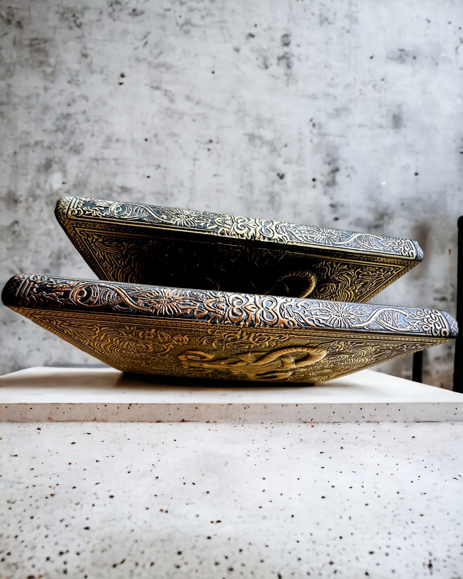 Magiczny Notes, anteckningsbok "Boski Byk" - Elegant och Unik Papeteria, personalisering med gravyr