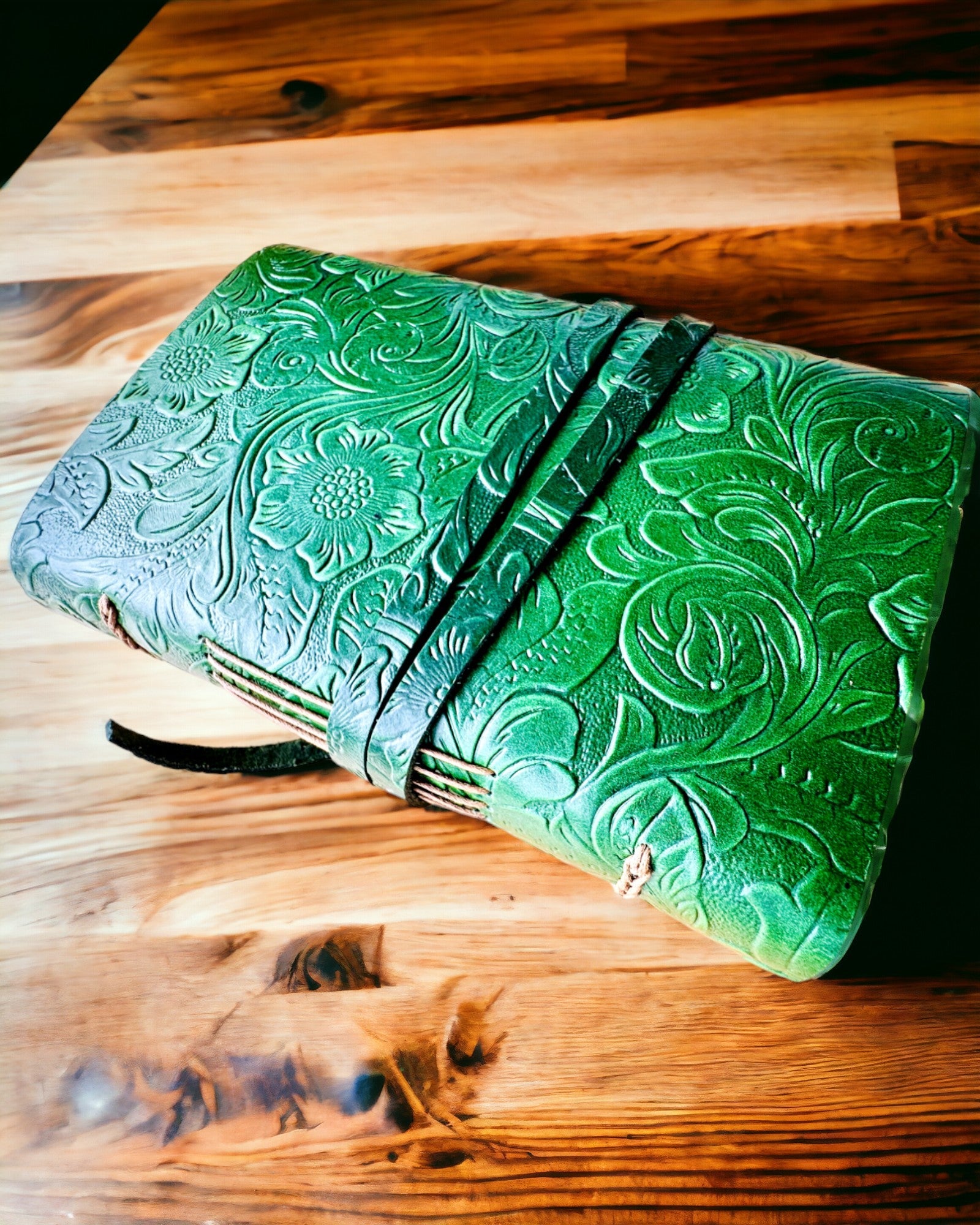 Premium Läderanteckningsbok "Naturens Elegans" - 200 sidor, 120g, anteckningsbok, skissbok, 2 färger att välja mellan, personlig gravyr