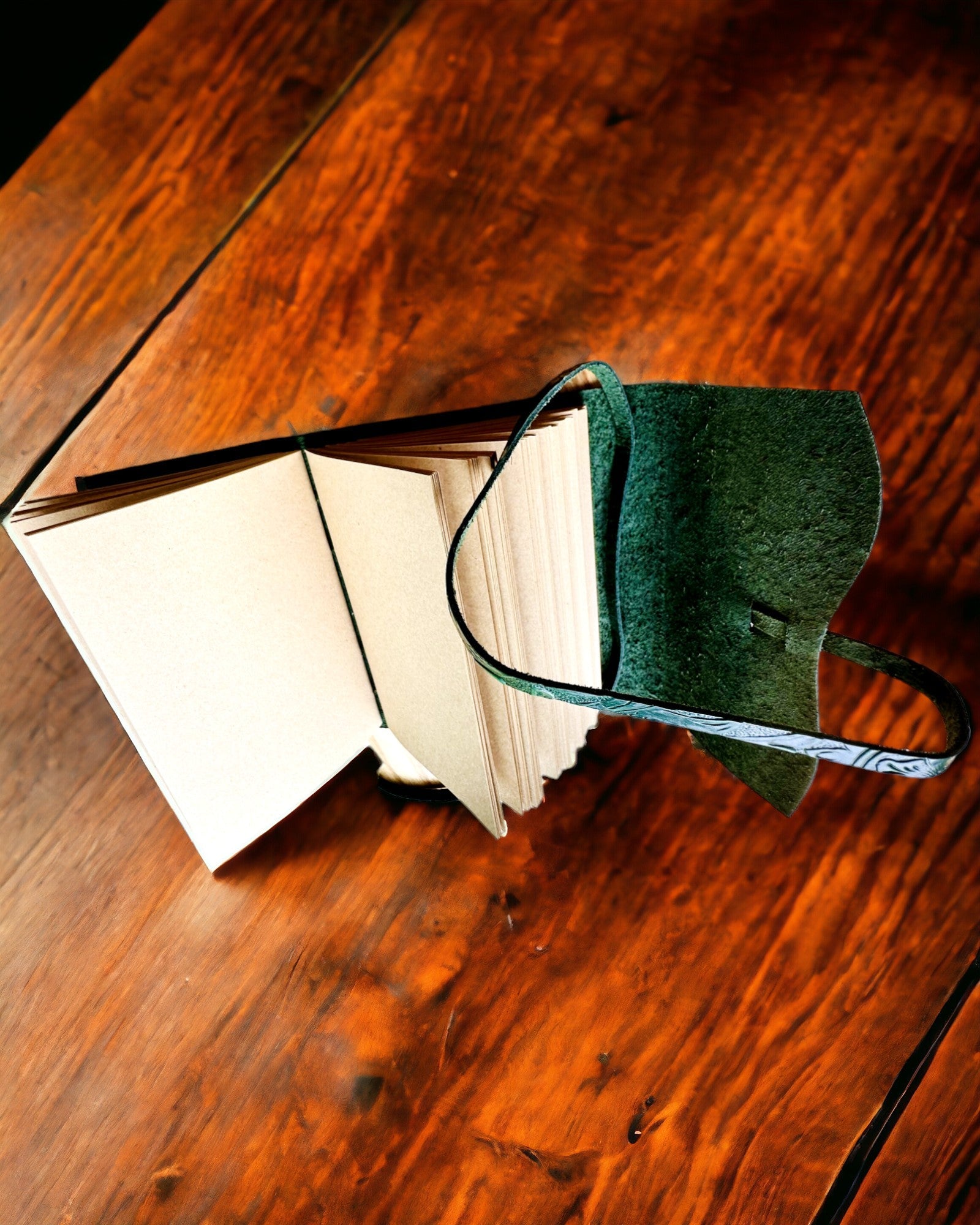 Premium Läderanteckningsbok "Naturens Elegans" - 200 sidor, 120g, anteckningsbok, skissbok, 2 färger att välja mellan, personlig gravyr