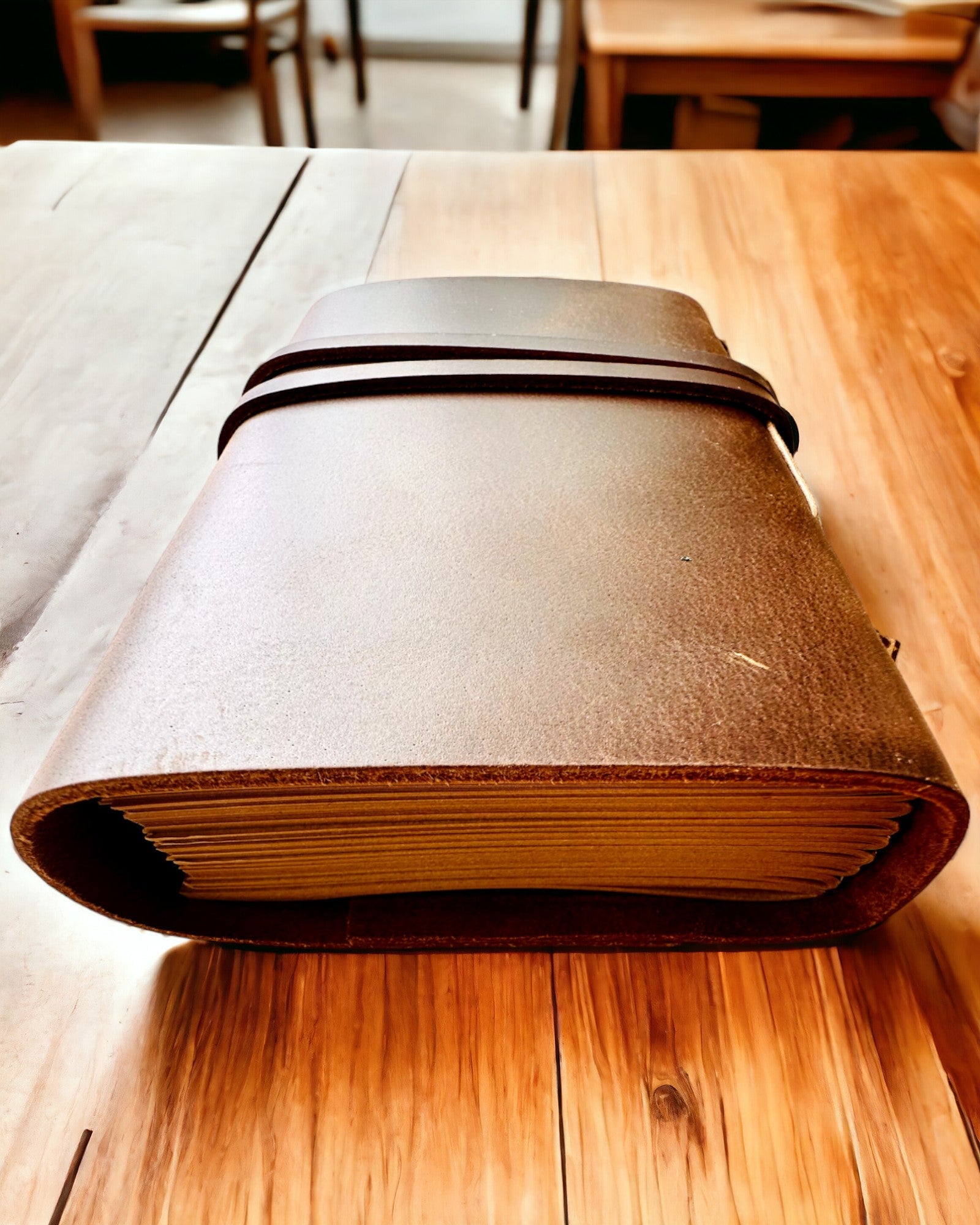 Notatnik Premium "RetroNotes" – Elegant anteckningsbok i Äkta Läder - 200 sidor, 120g, anteckningsbok, skissbok, brun färg, personalisering med gravyr