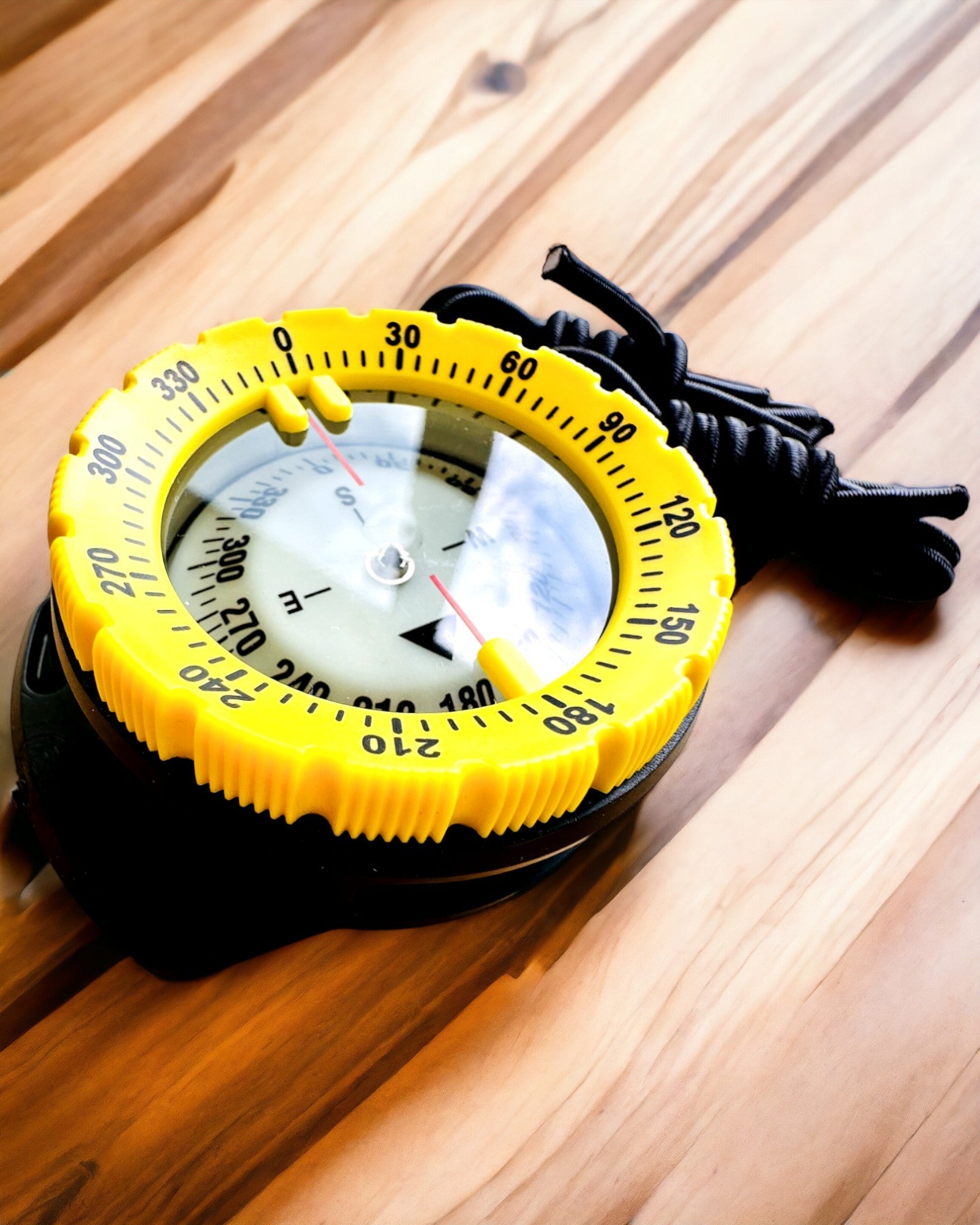 Dykarkompass AquaGuide - vattentät kompass med luminescensfunktion och flexibel rem, möjlighet till anpassning