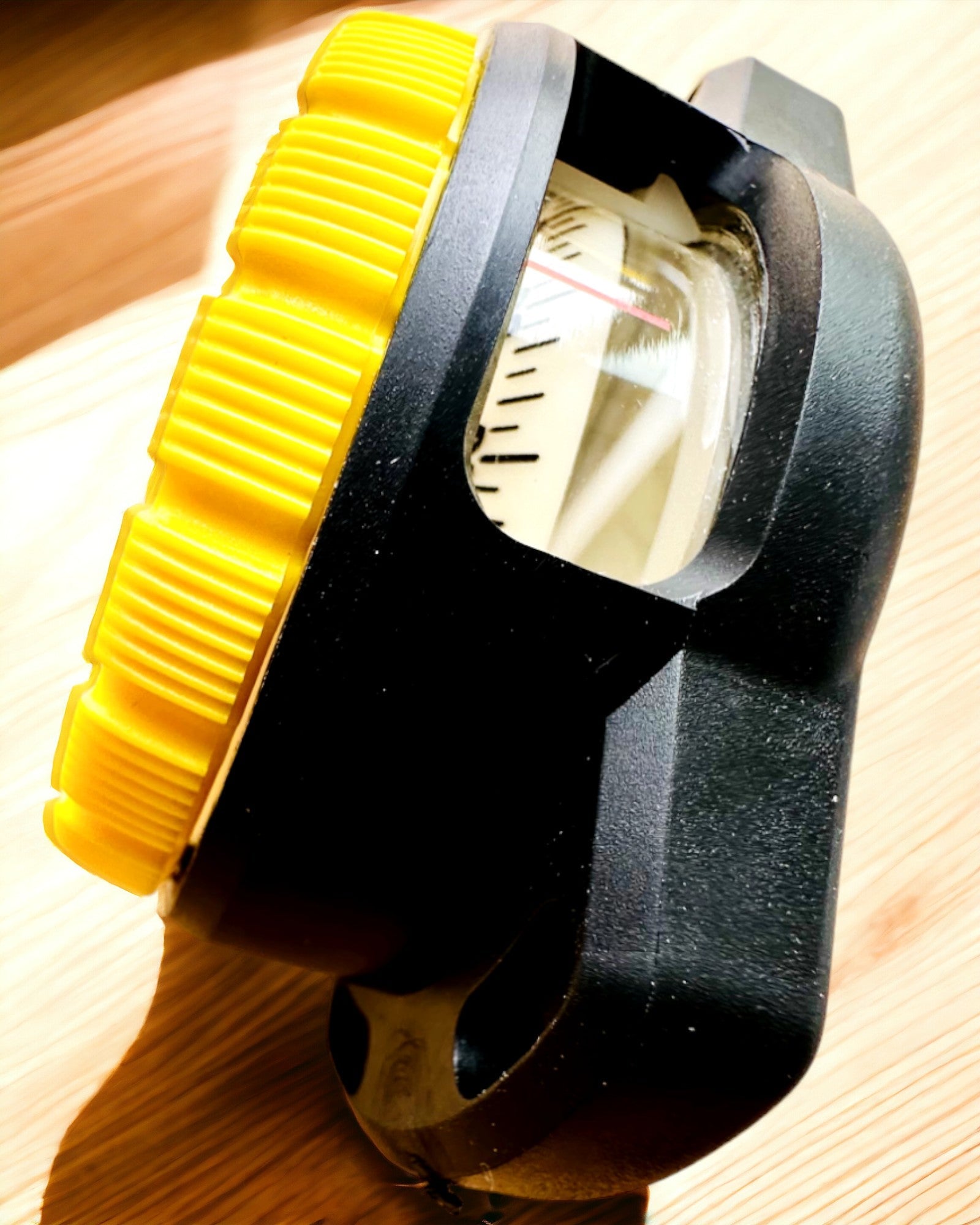 Dykarkompass AquaGuide - vattentät kompass med luminescensfunktion och flexibel rem, möjlighet till anpassning