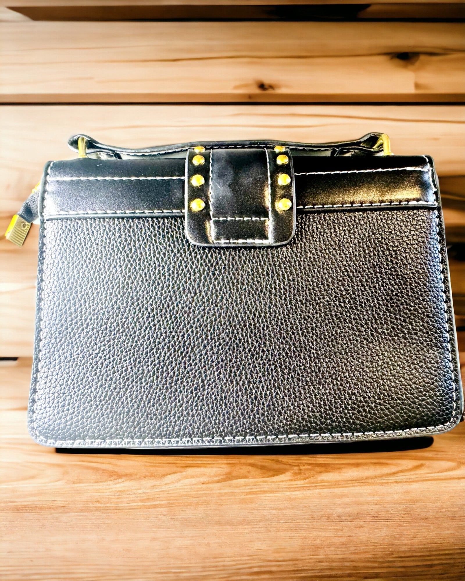 Moderna Kvadratisk Axelväska med Lejonaccent - färg svart