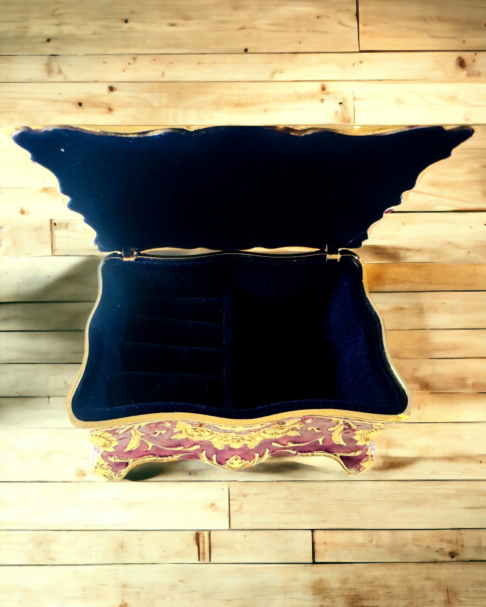 Skrin, Smyckesorganisatör i Vintage-stil – Metallskattkista med Dekorativa Element