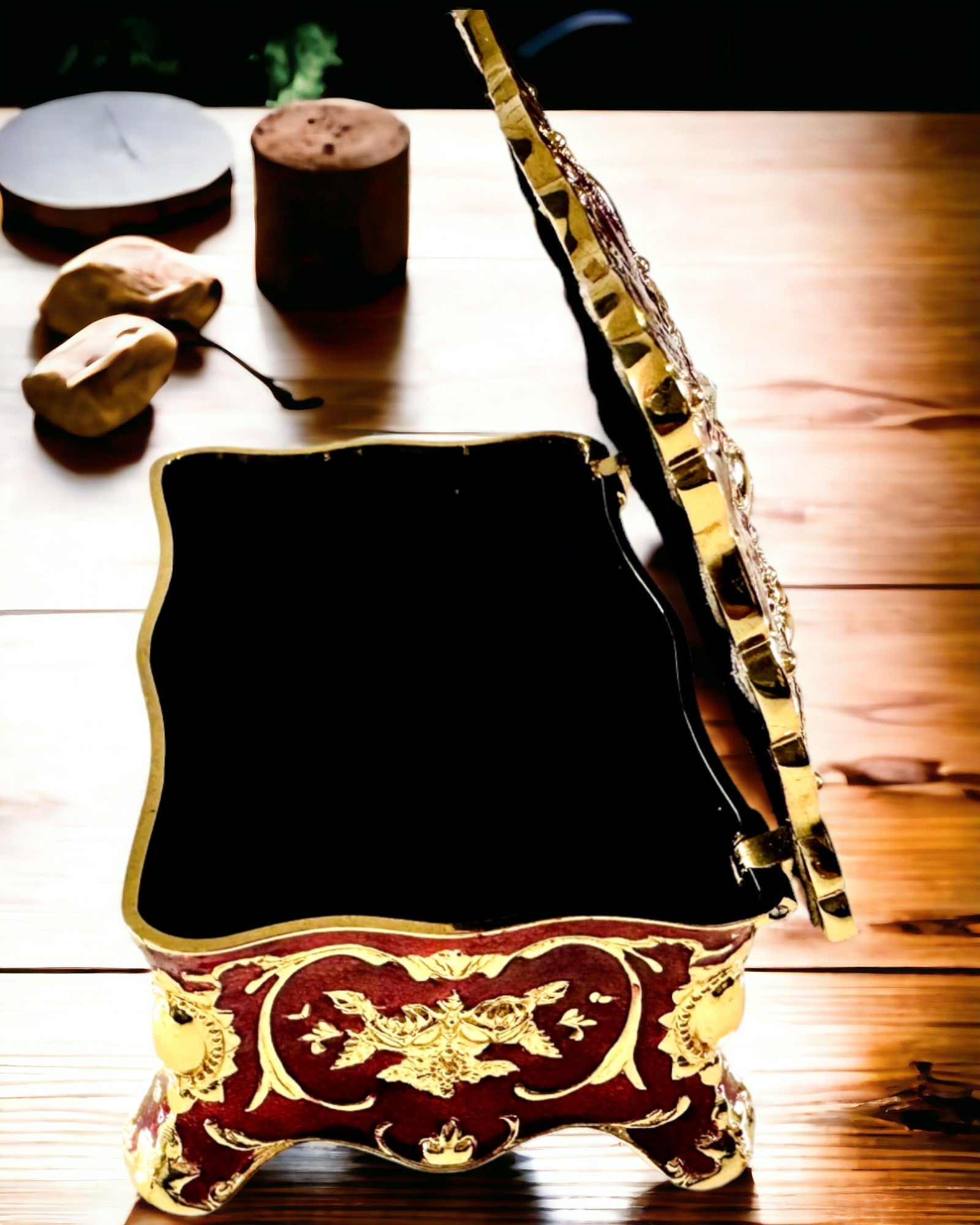 Skrin, Smyckesorganisatör i Vintage-stil – Metallskattkista med Dekorativa Element