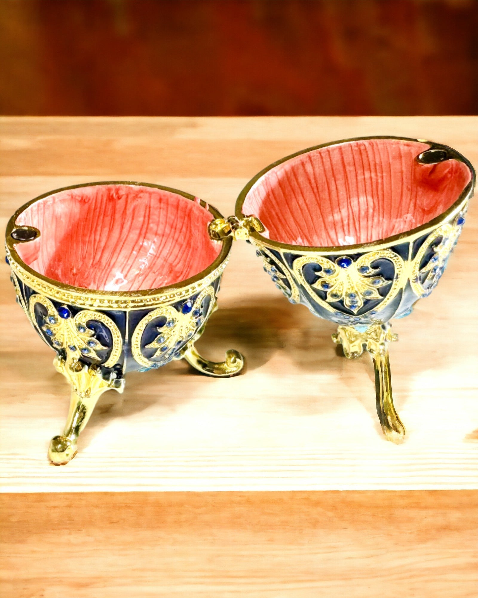 Exklusivt Fabergéägg - mörkblå färg – Dekorativt smyckeskrin i emalj