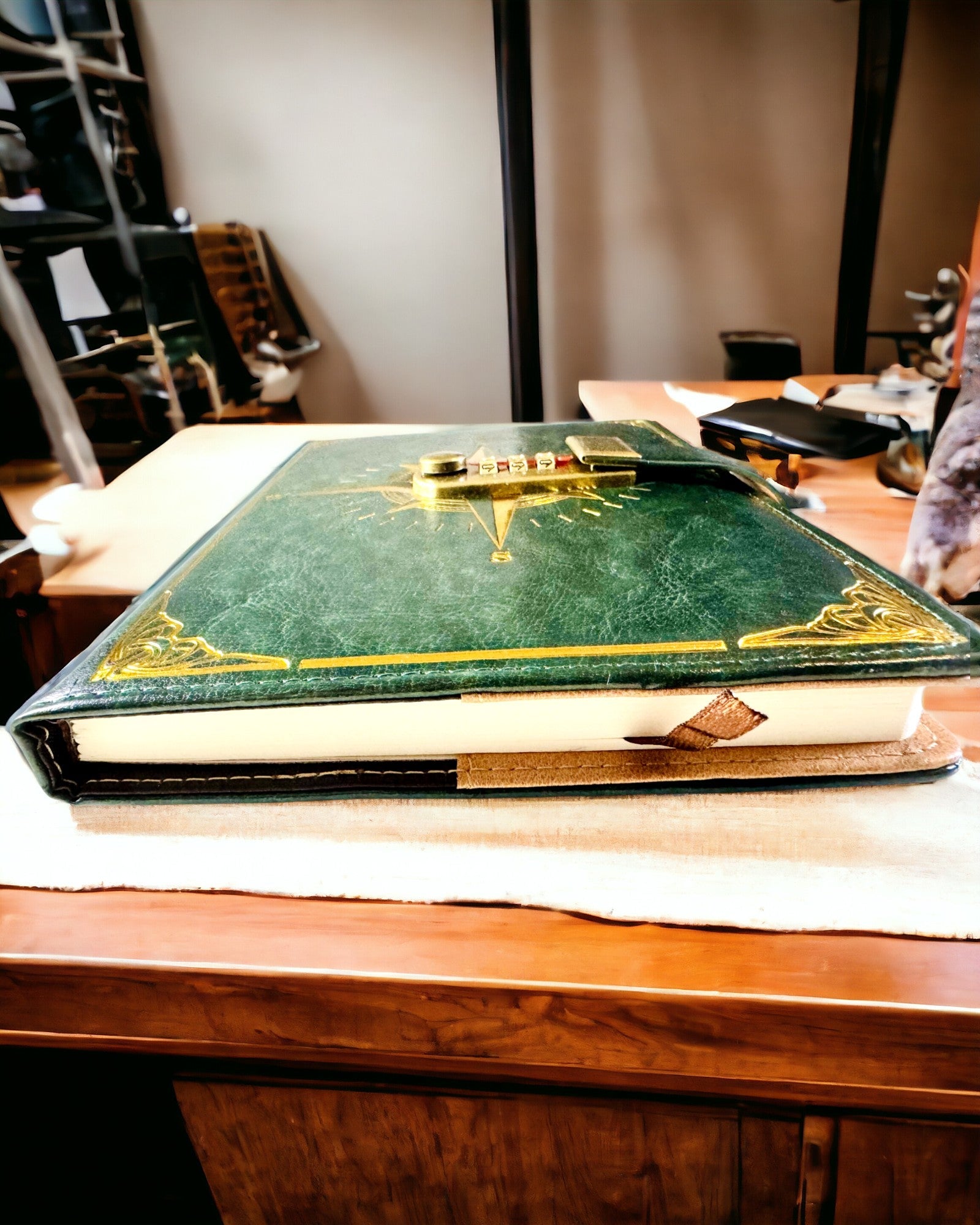 Notatnik Premium med Kodlås A5 - Vintage Stil med Kompass, Japansk Design, Kontorsmaterial för Studenter och Företag. Personalisering med Gravyr