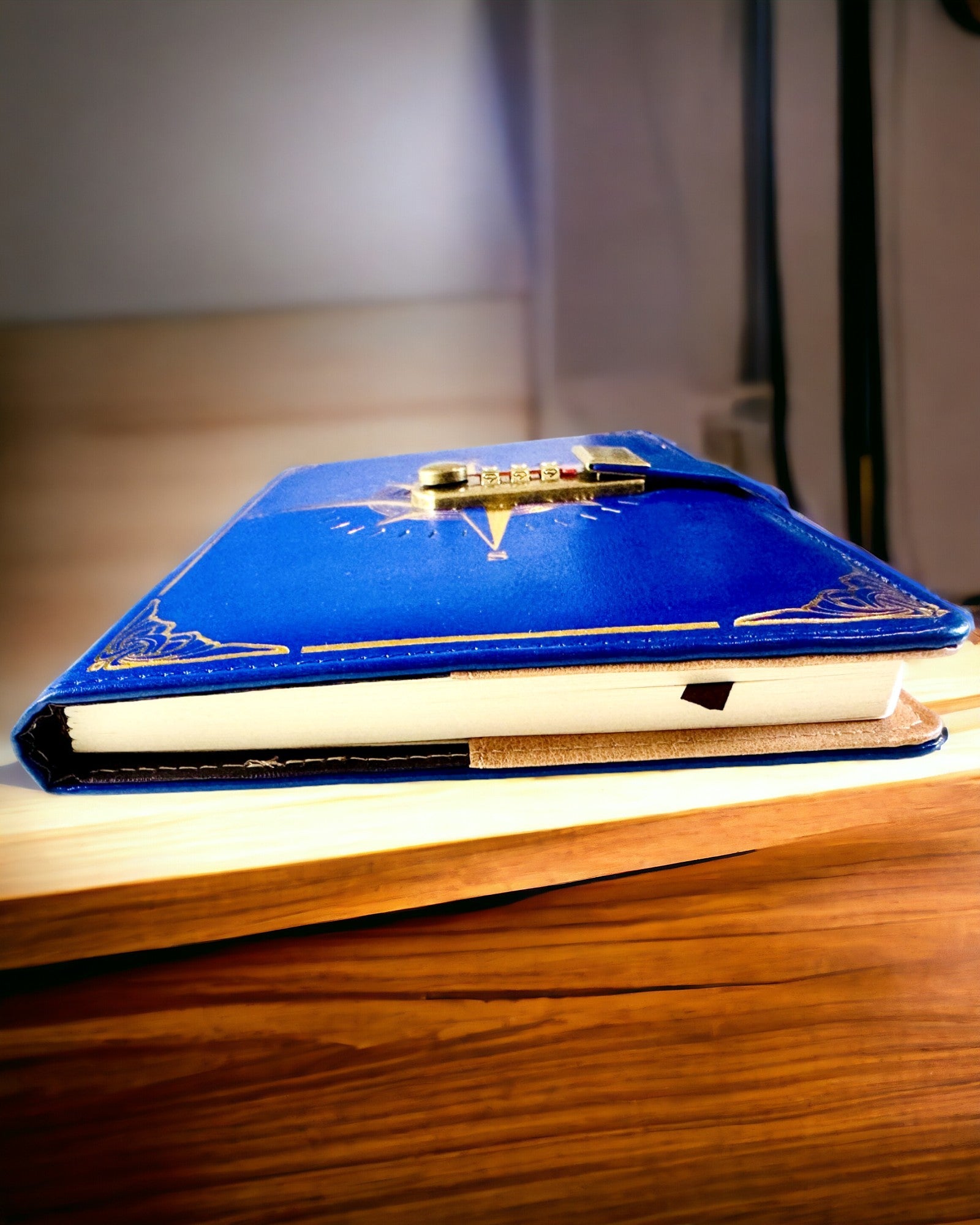 Notatnik Premium med Kodlås A5 - Vintage Stil med Kompass, Japansk Design, Kontorsmaterial för Studenter och Företag. Personalisering med Gravyr