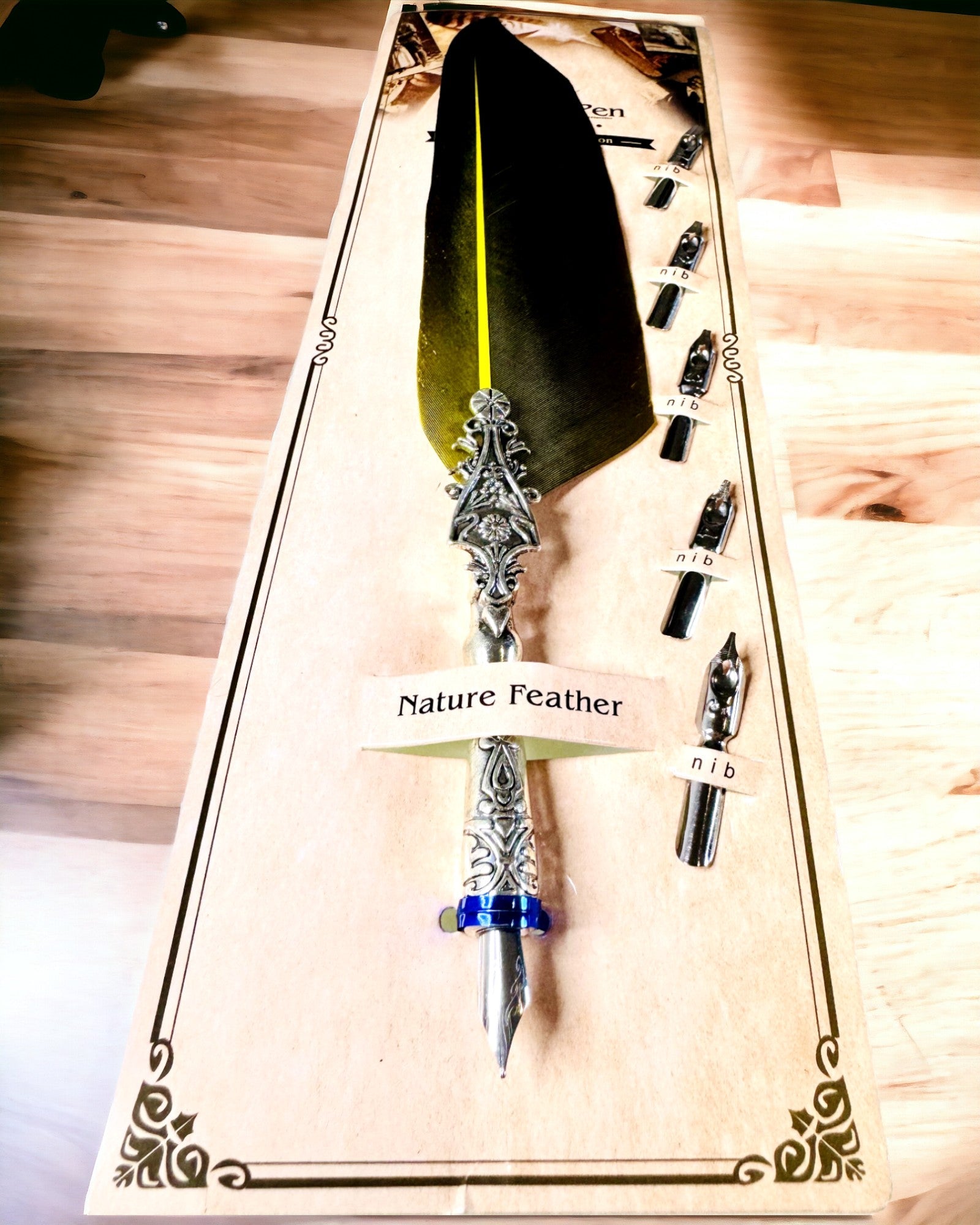 Vintage kalligrafipenna med naturlig gåsfjäder – Perfekt present till Mors dag eller Lärare. Gravyr