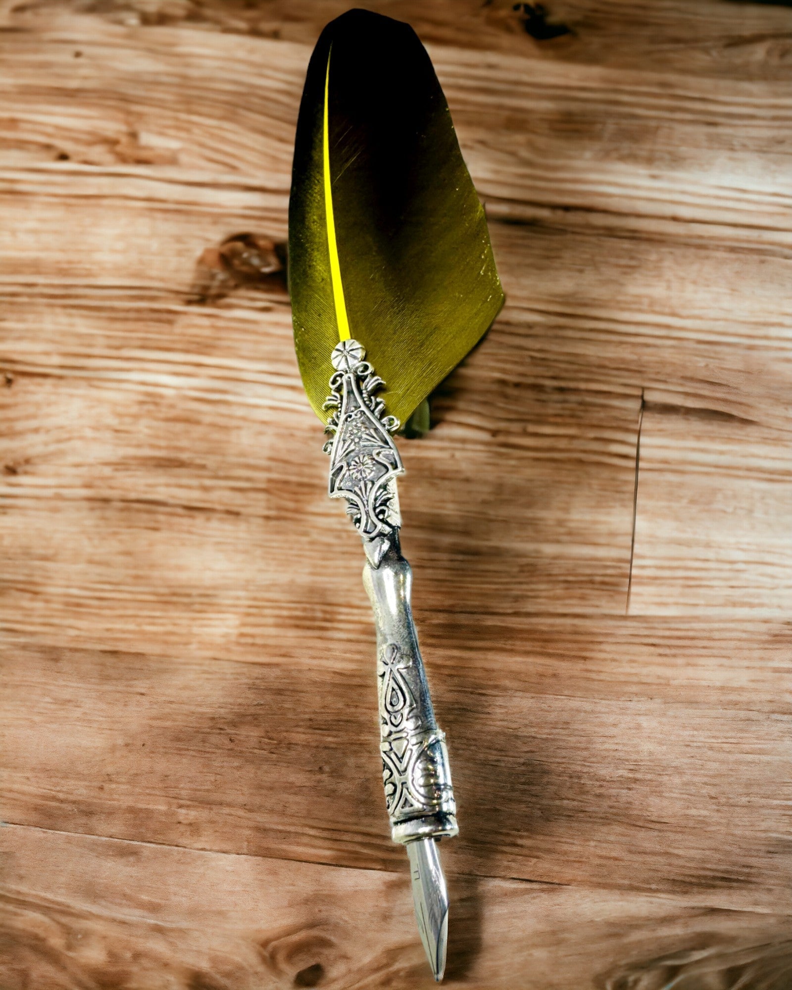 Vintage kalligrafipenna med naturlig gåsfjäder – Perfekt present till Mors dag eller Lärare. Gravyr