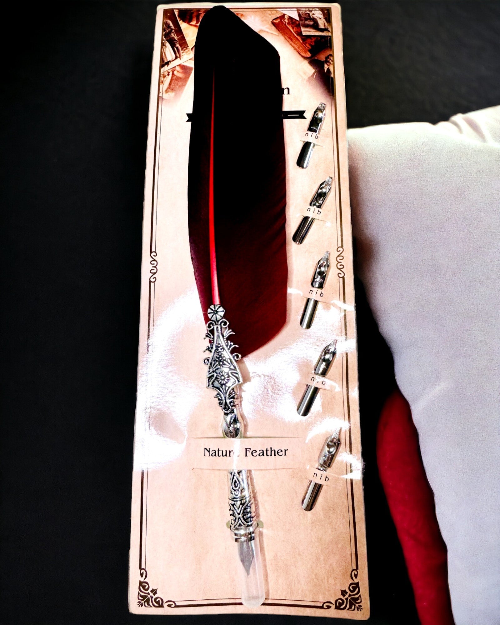 Vintage kalligrafipenna med naturlig gåsfjäder – Perfekt present till Mors dag eller Lärare. Gravyr