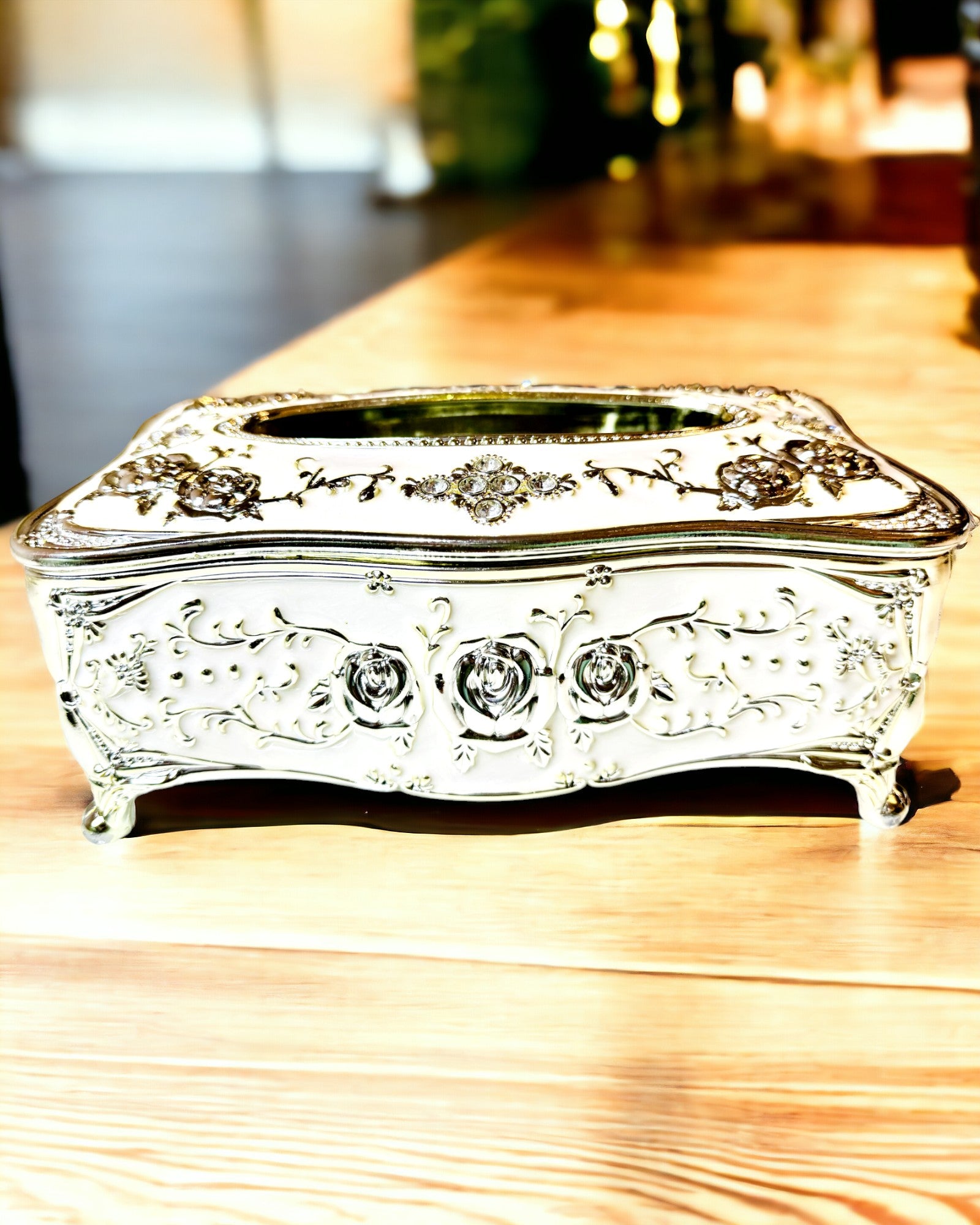 Låda för Näsdukar med Präglat Rosmönster - Elegant Inredningsdetalj, vit