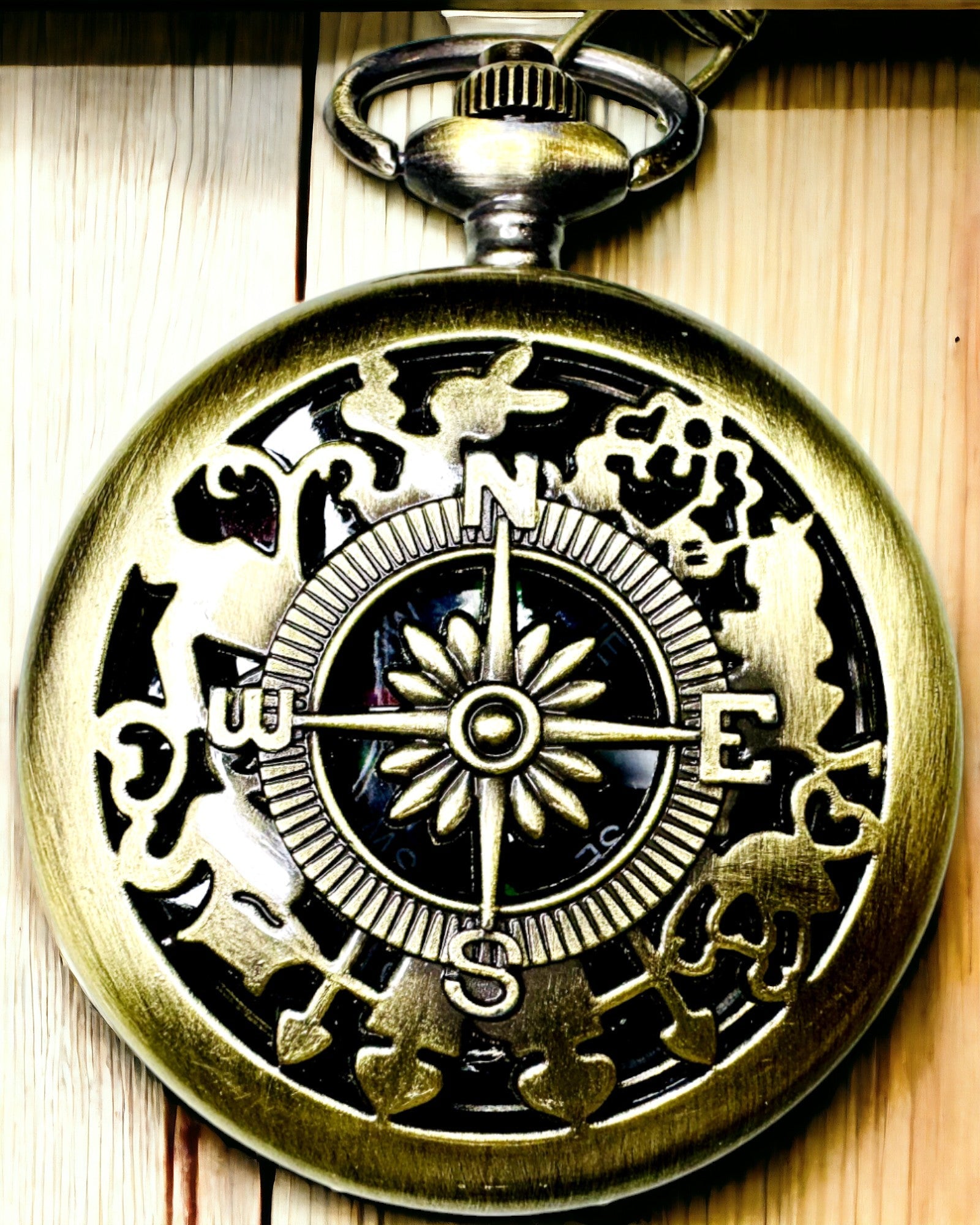 Antik Brons-guld Fickkompass med Genombrutet Mönster – Perfekt för Utforskare och Retroälskare. Anpassning med Gravyr