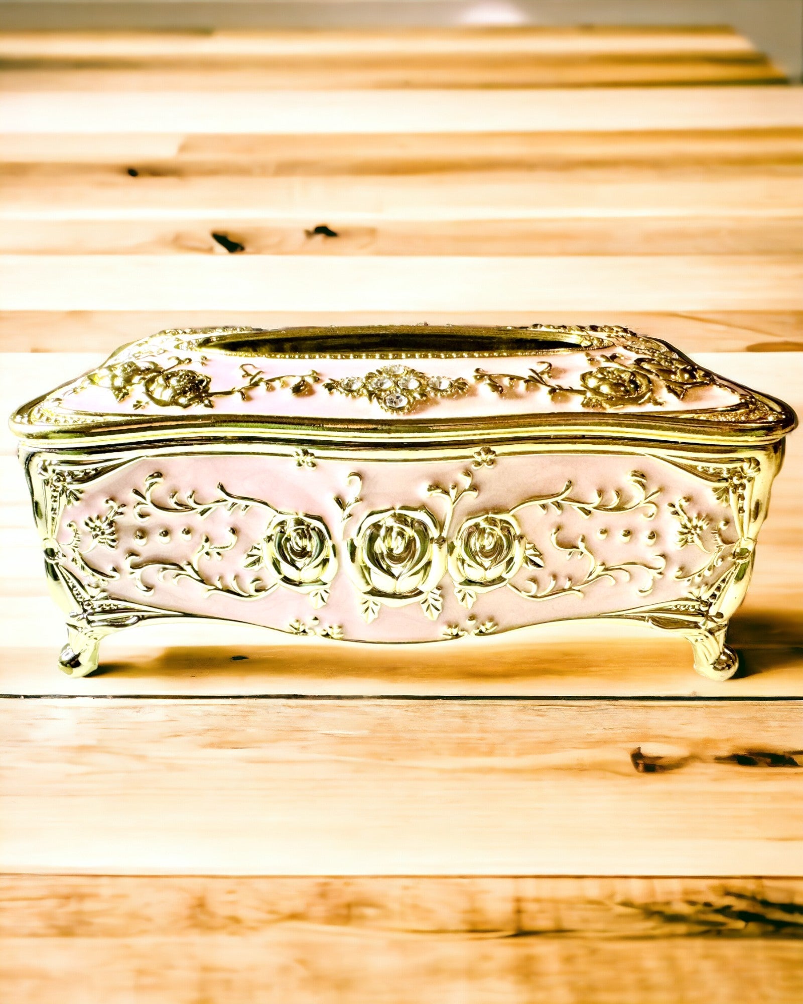 Elegant Rosa Låda för Näsdukar med Präglade Rosor – Lyxig Detalj för Vardagsrum, Hotell eller Klubb