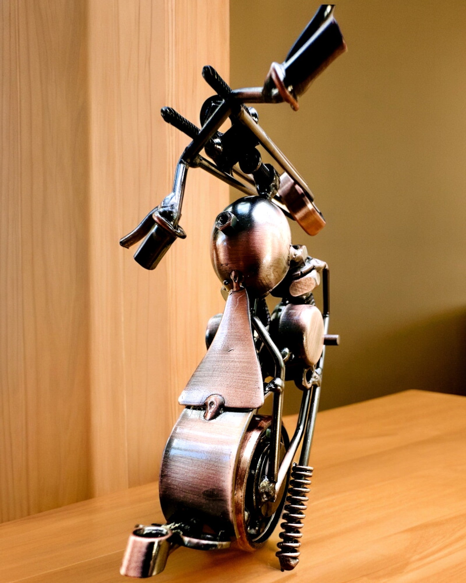 Handgjord Motorcykelmodell i järn, Chopper, anpassning, gravyr som present