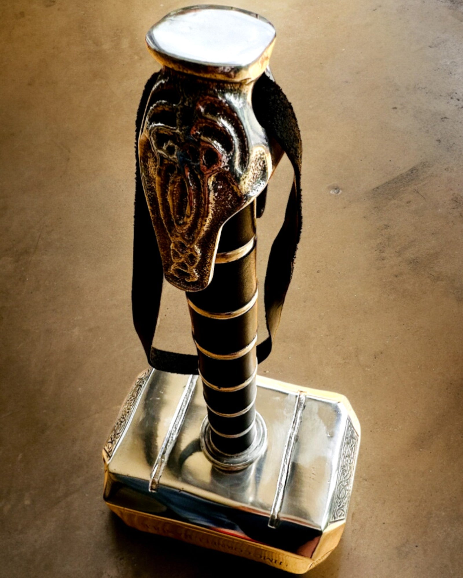 Mjölnir "Chief" - Handgjord hantverkshammare, anpassad med gravyr som present