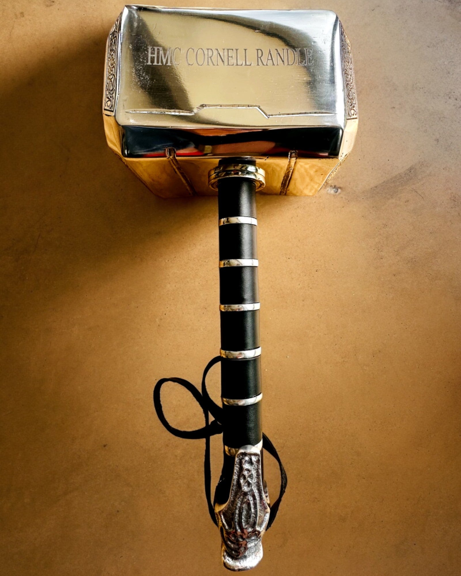 Mjölnir "Chief" - Handgjord hantverkshammare, anpassad med gravyr som present