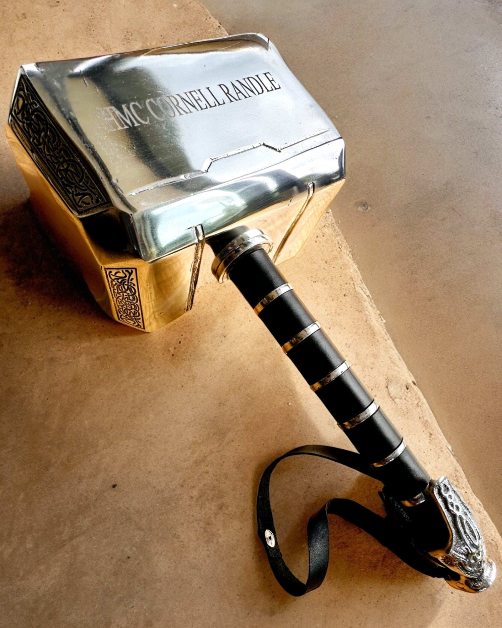 Mjölnir "Chief" - Handgjord hantverkshammare, anpassad med gravyr som present