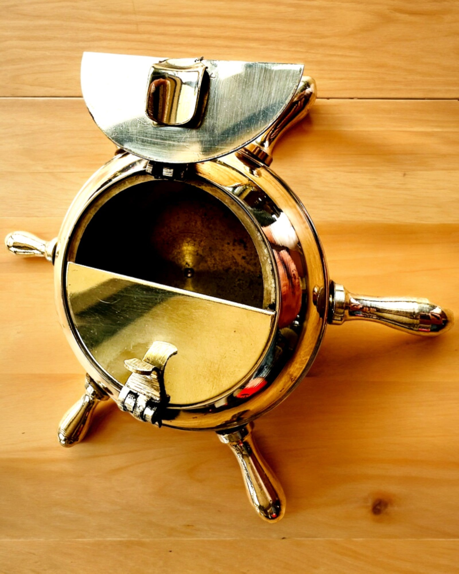 Mässing Kaptenens Askfat - möjlighet till personlig gravyr som present, handgjord