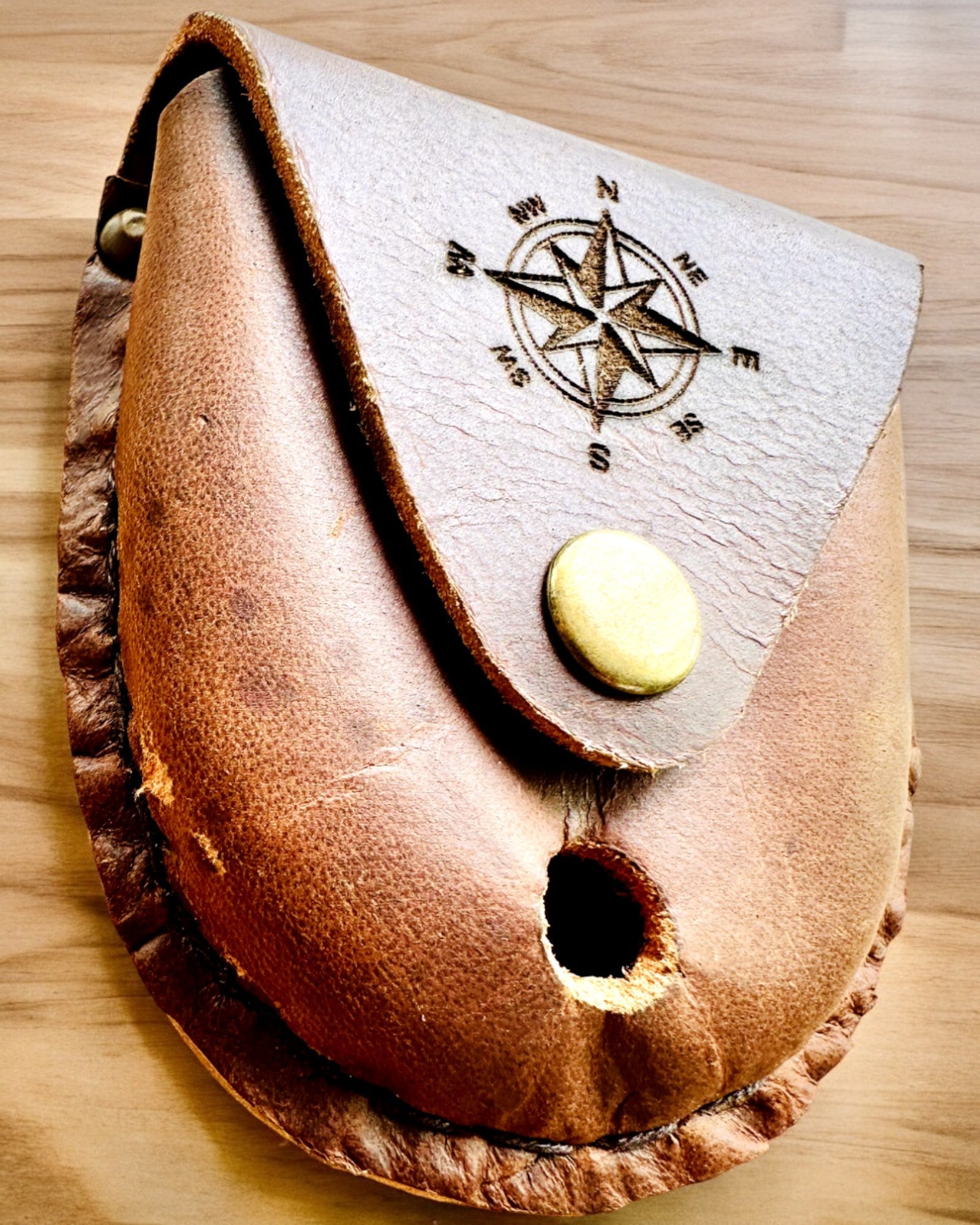 Läderfodral "Odkrywca" - för kompakt kompass eller fickur - möjlighet till personlig gravyr