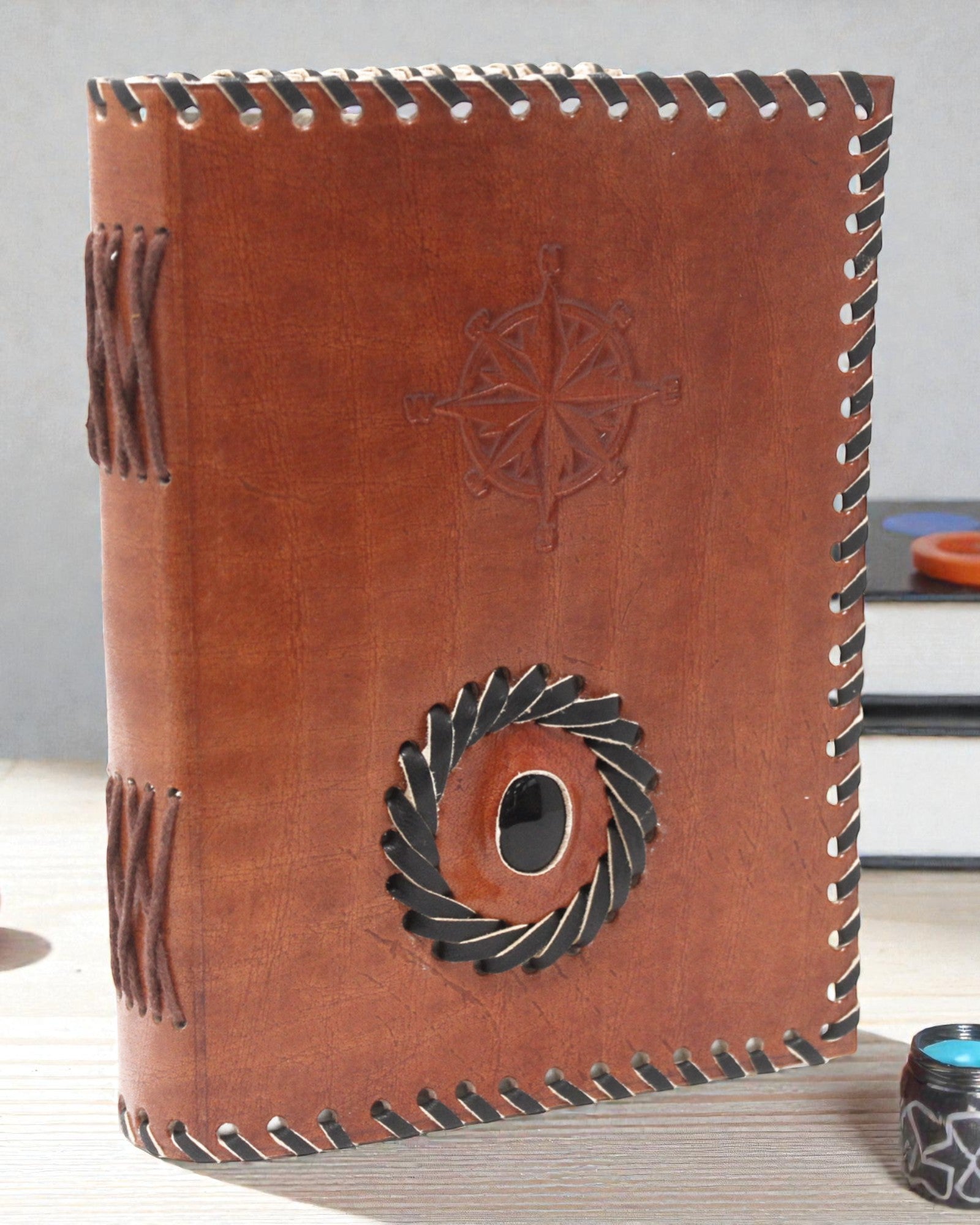 Läderanteckningsbok Svart onyx & kompass 17x12 cm