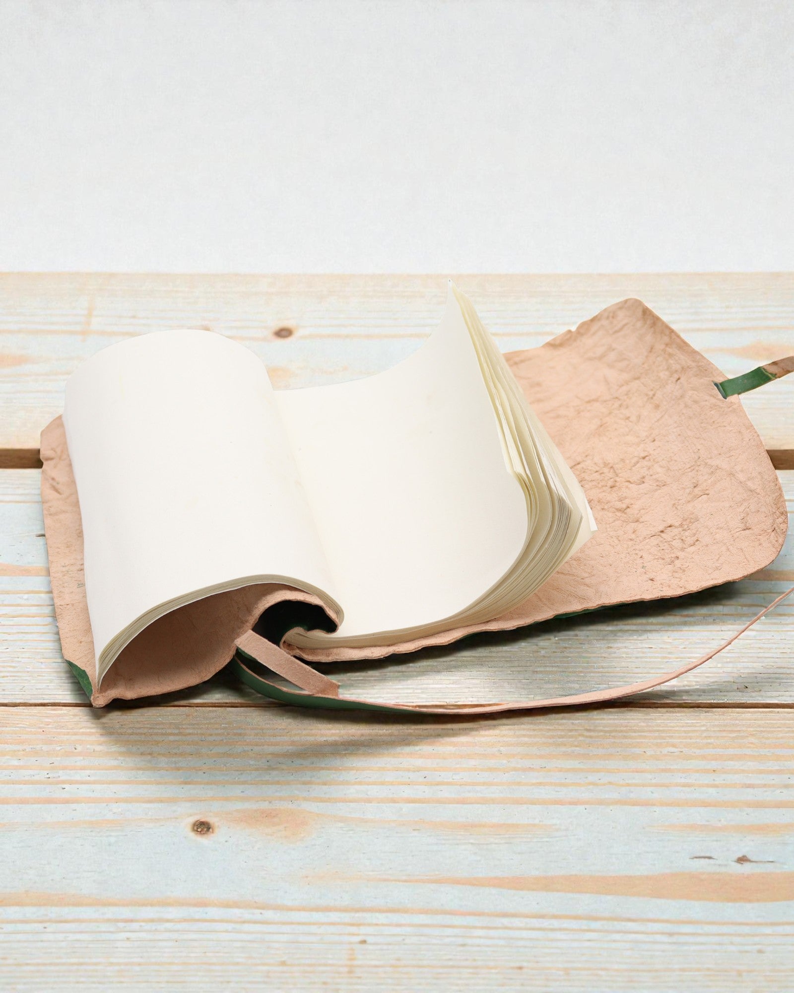 Rullad läderanteckningsbok för resor – 96 sidor – Grön 21x15cm