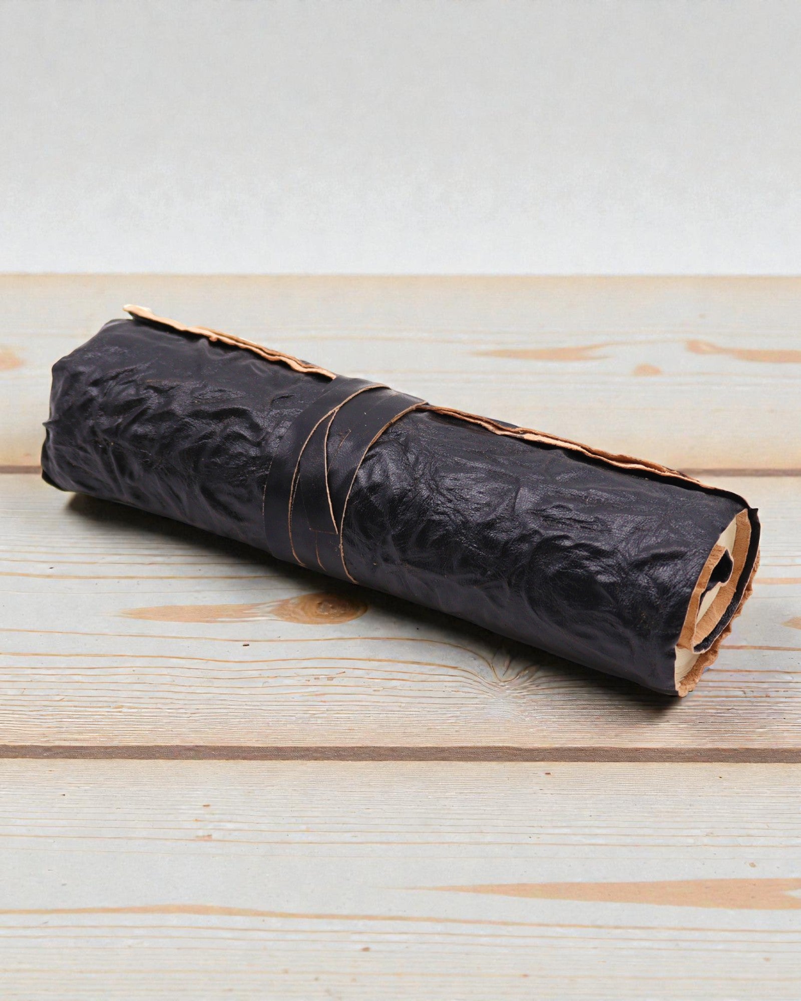 Rullad läderreseanteckningsbok - 96 sidor - Svart 21x15cm