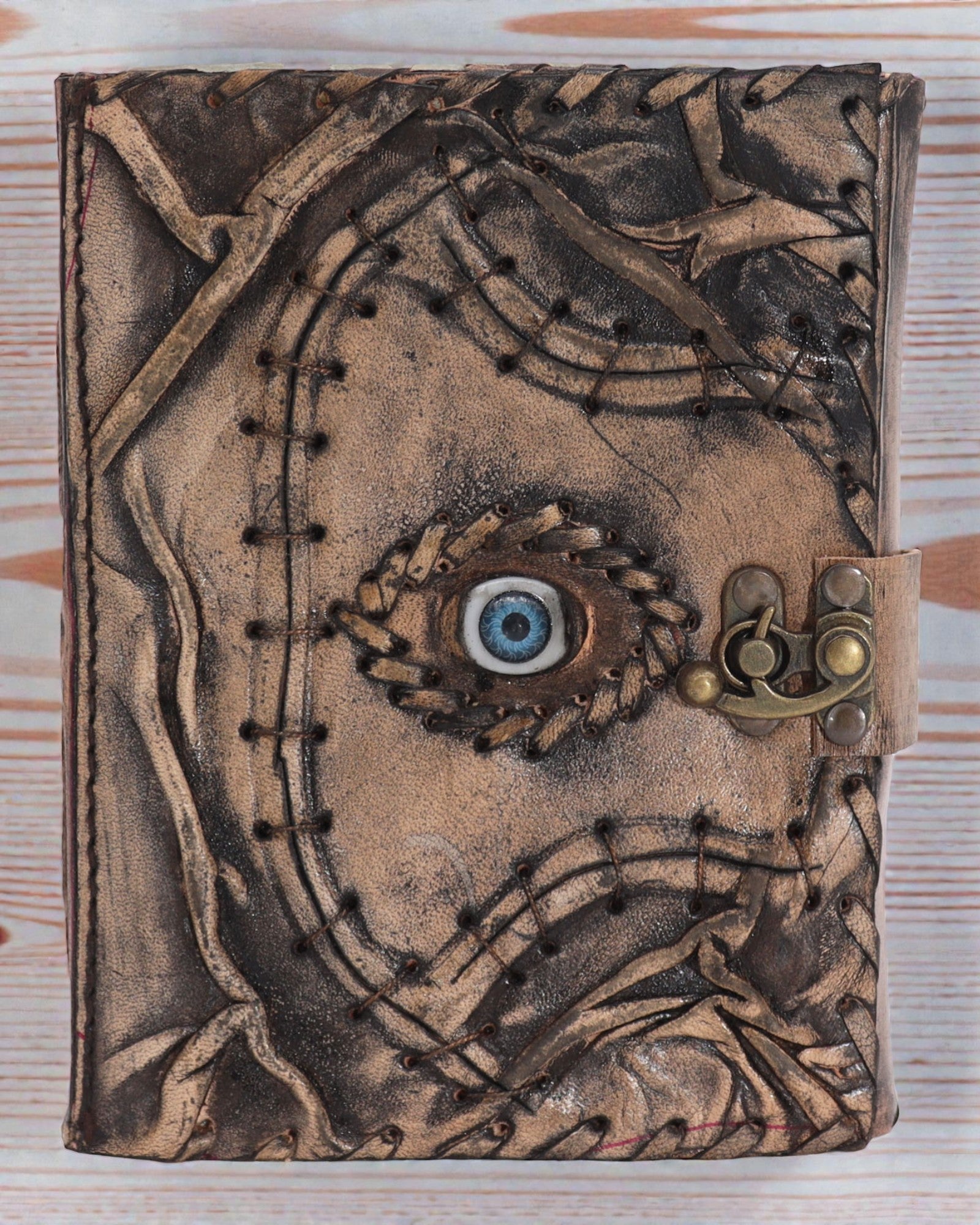 Brun läderanteckningsbok – Det onda ögat – 17 × 12,5 cm | 160 sidor, åldrade kanter