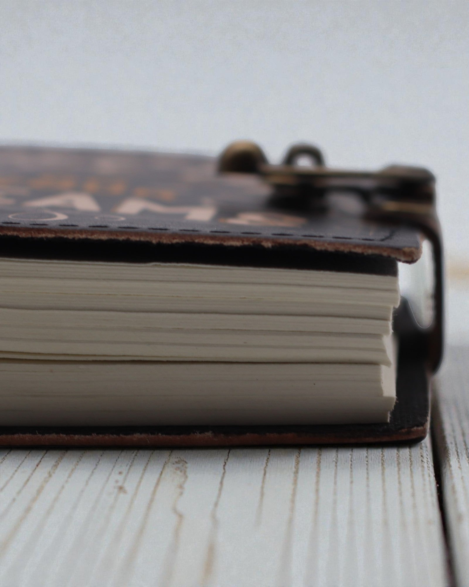 Motiverande läderanteckningsbok Ge aldrig upp dina drömmar – 17,8 × 12,7 cm