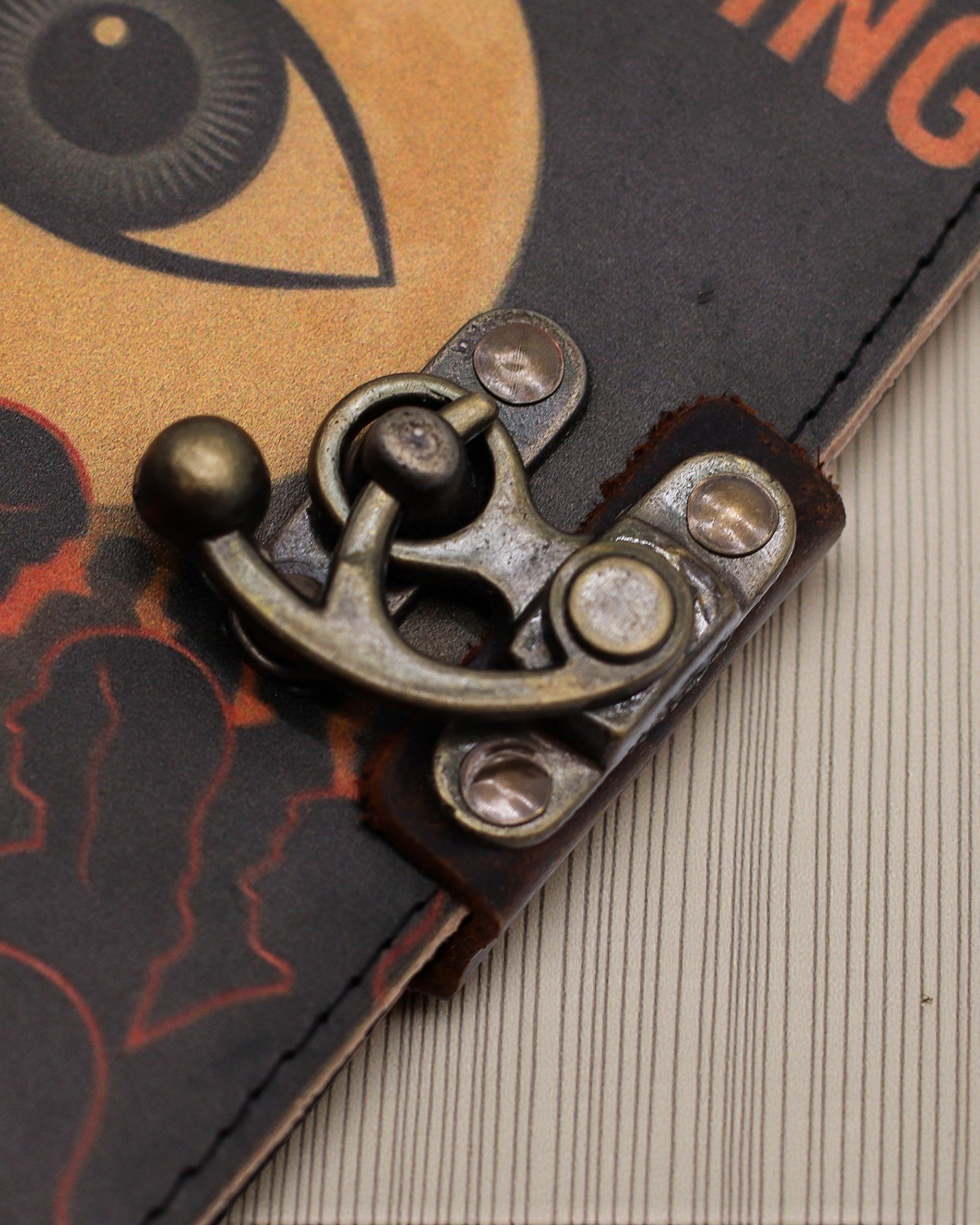 Tryckt anteckningsbok i läder – Sluta domedagsskrolla - 17.8x12.7 cm