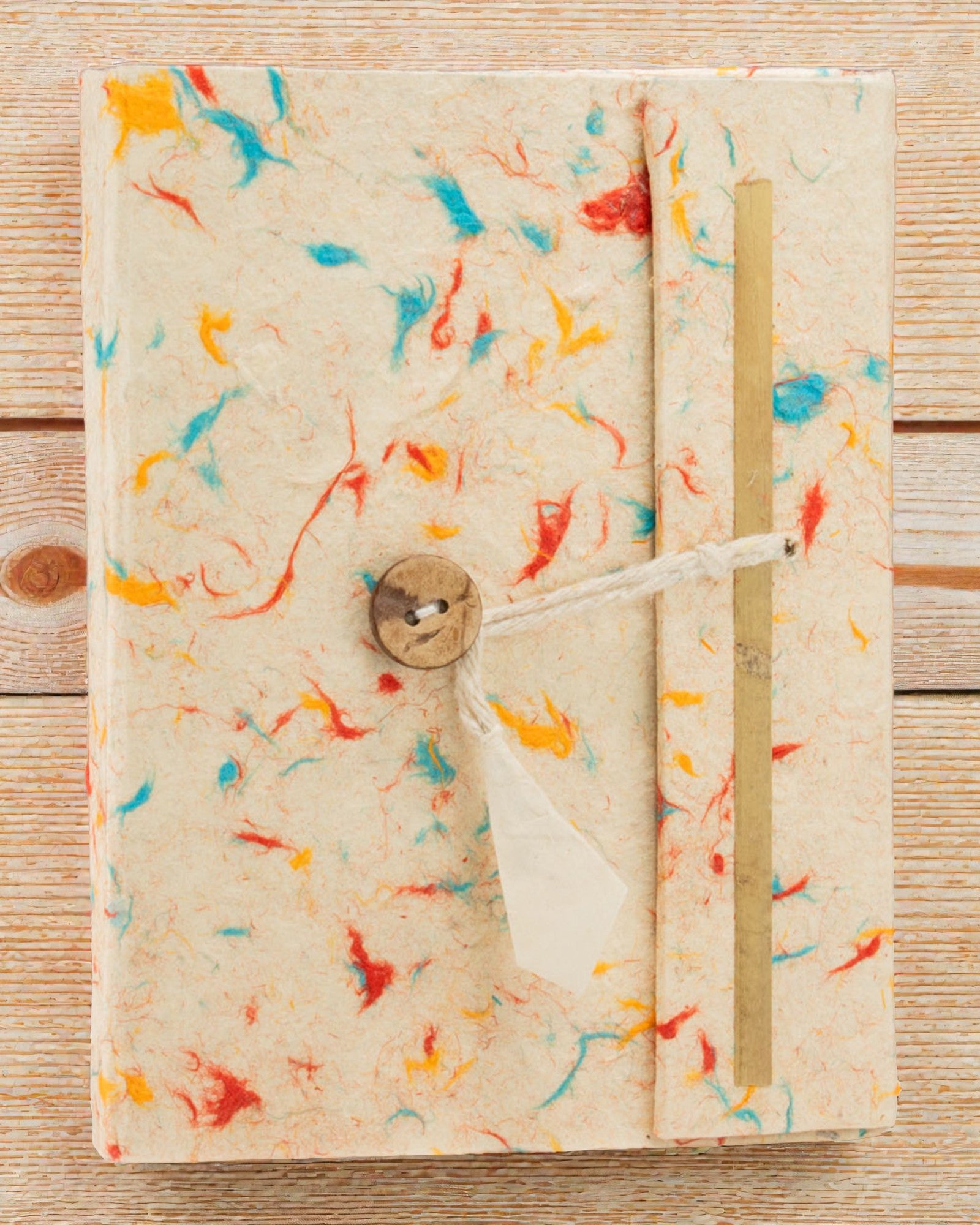 Lokta färgviskande bomull – handgjord anteckningsbok 15 × 12 cm, 45 blad, flerfärgad bomull