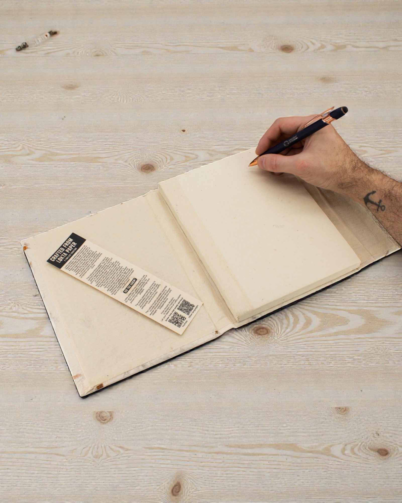 Stor Lokta-anteckningsbok Botanisk blomning – Blommor (45 blad, 21 x 15 cm)