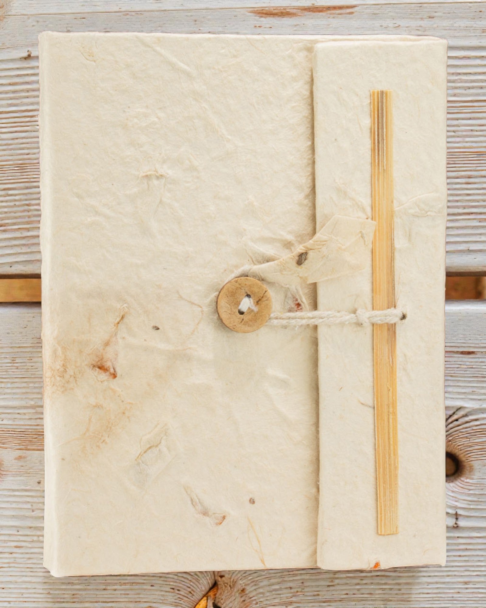 Mellanstor Lokta-anteckningsbok Botanisk känsla – Torkade blommor (45 blad, 15 x 12 cm)