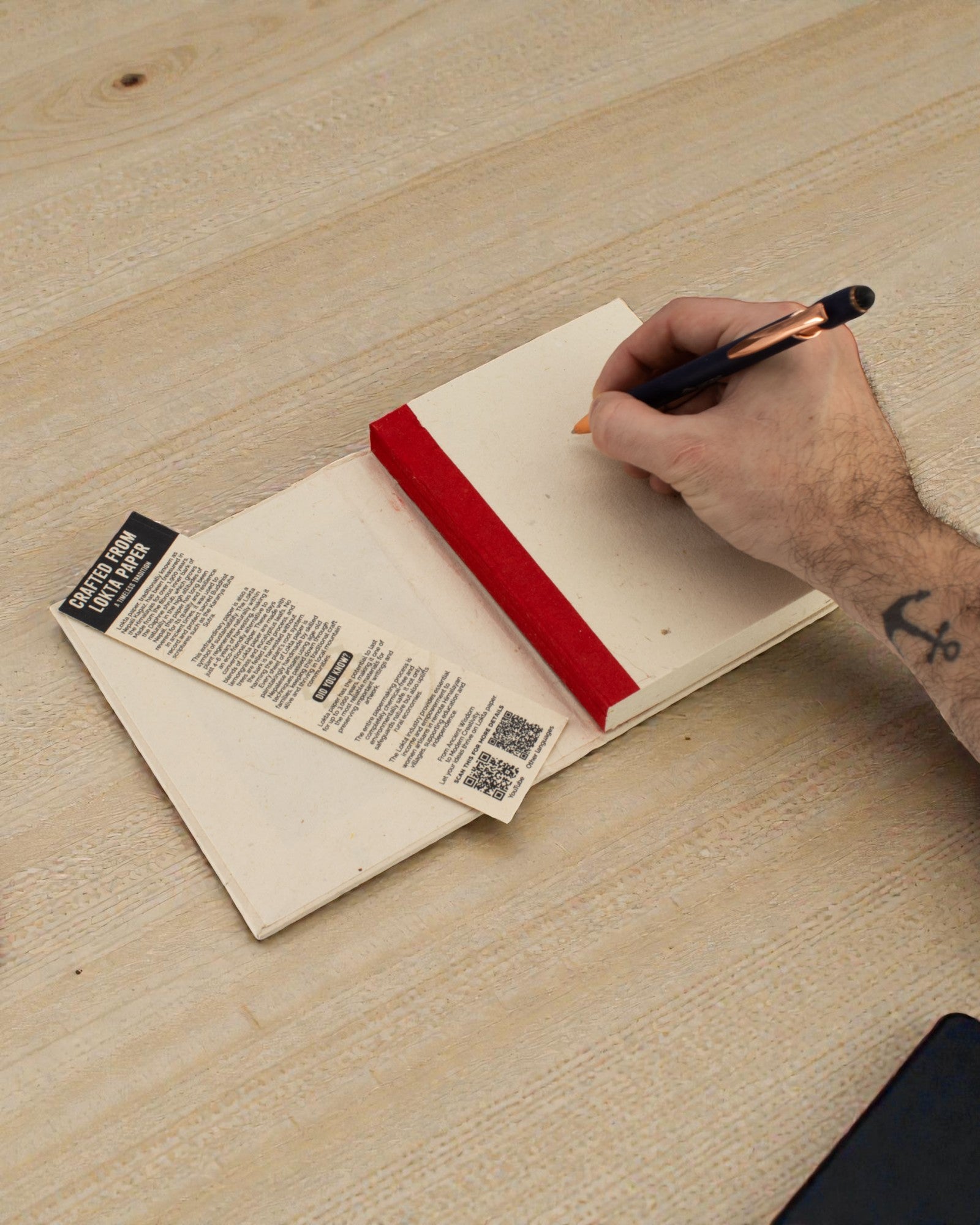 Mellanstor Lokta-anteckningsbok med Bodhi-blad (15 x 12 cm) – 45 blad (blandade mönster)