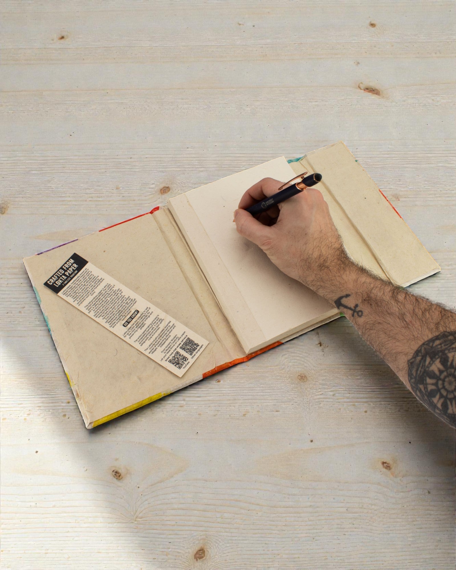 Stor Lokta-anteckningsbok Färgglada löv – Naturfärger (45 blad, 21 x 15 cm)