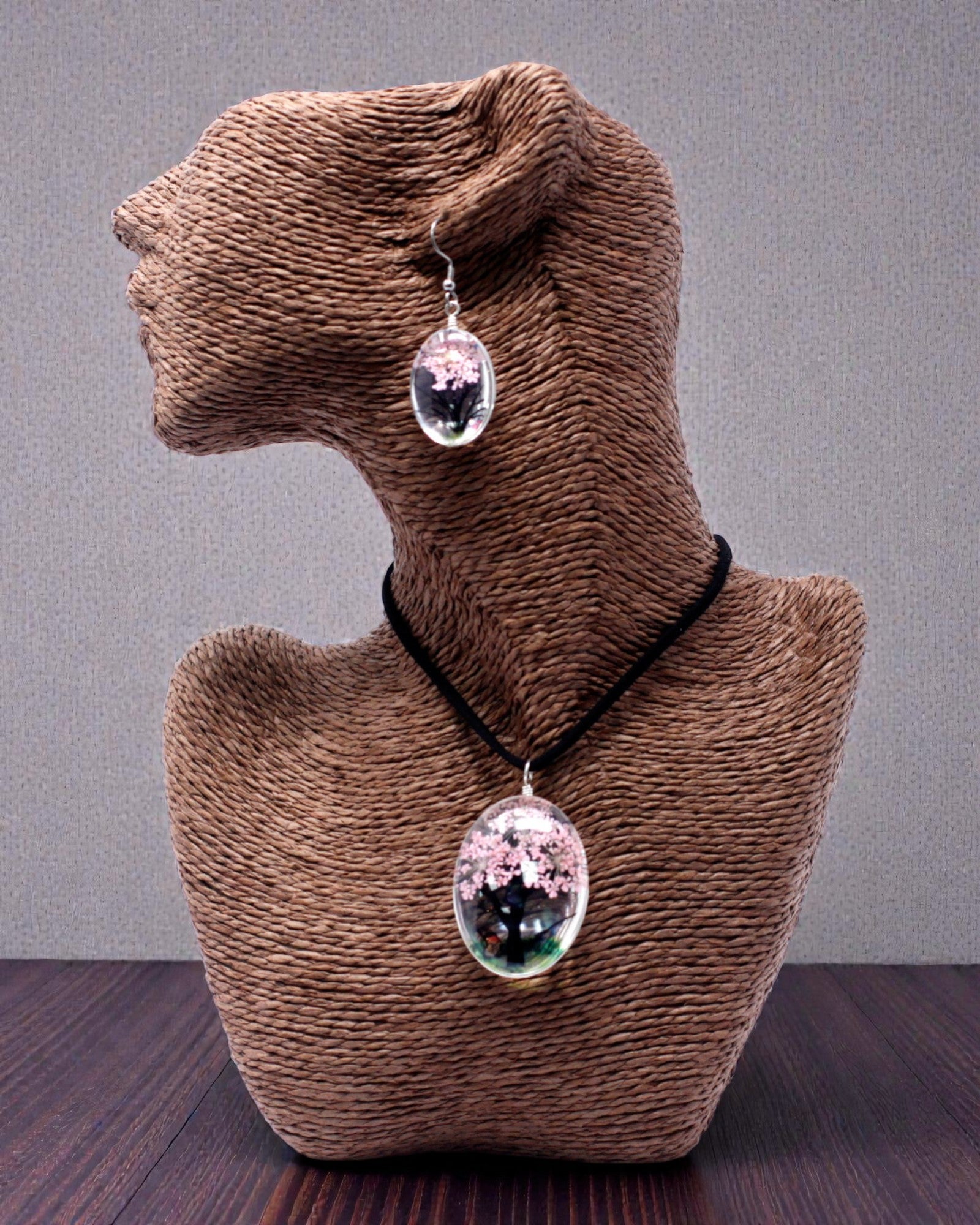 Rosträdgård – Smyckesset med torkade blommor Livets träd