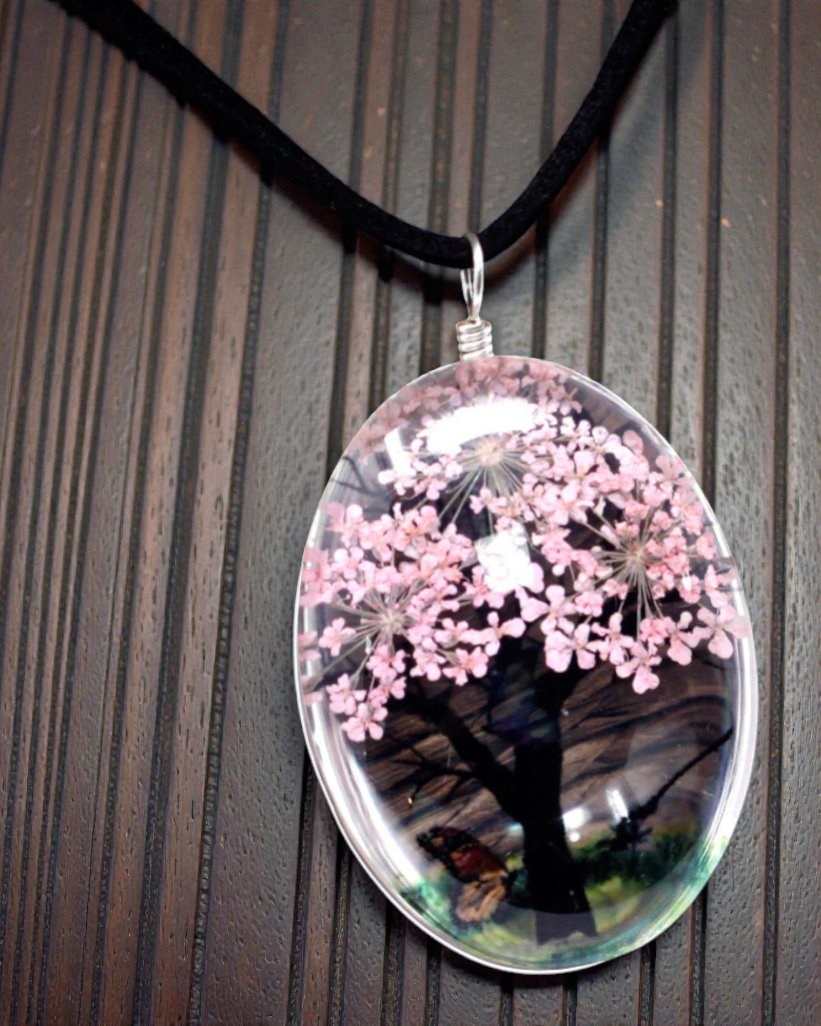 Rosträdgård – Smyckesset med torkade blommor Livets träd