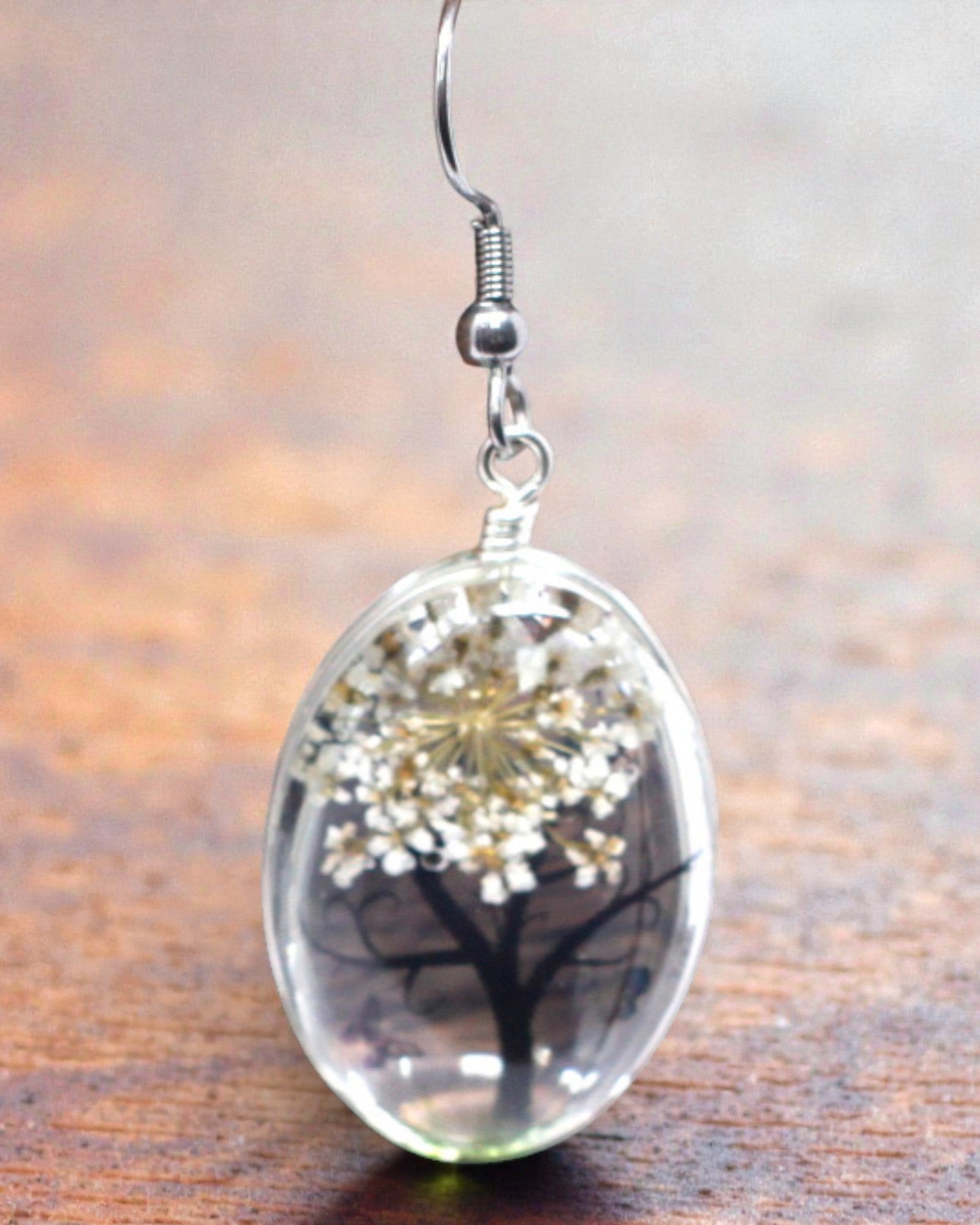 Vit harmoni – Vitt smyckesset med torkade blommor Livets träd