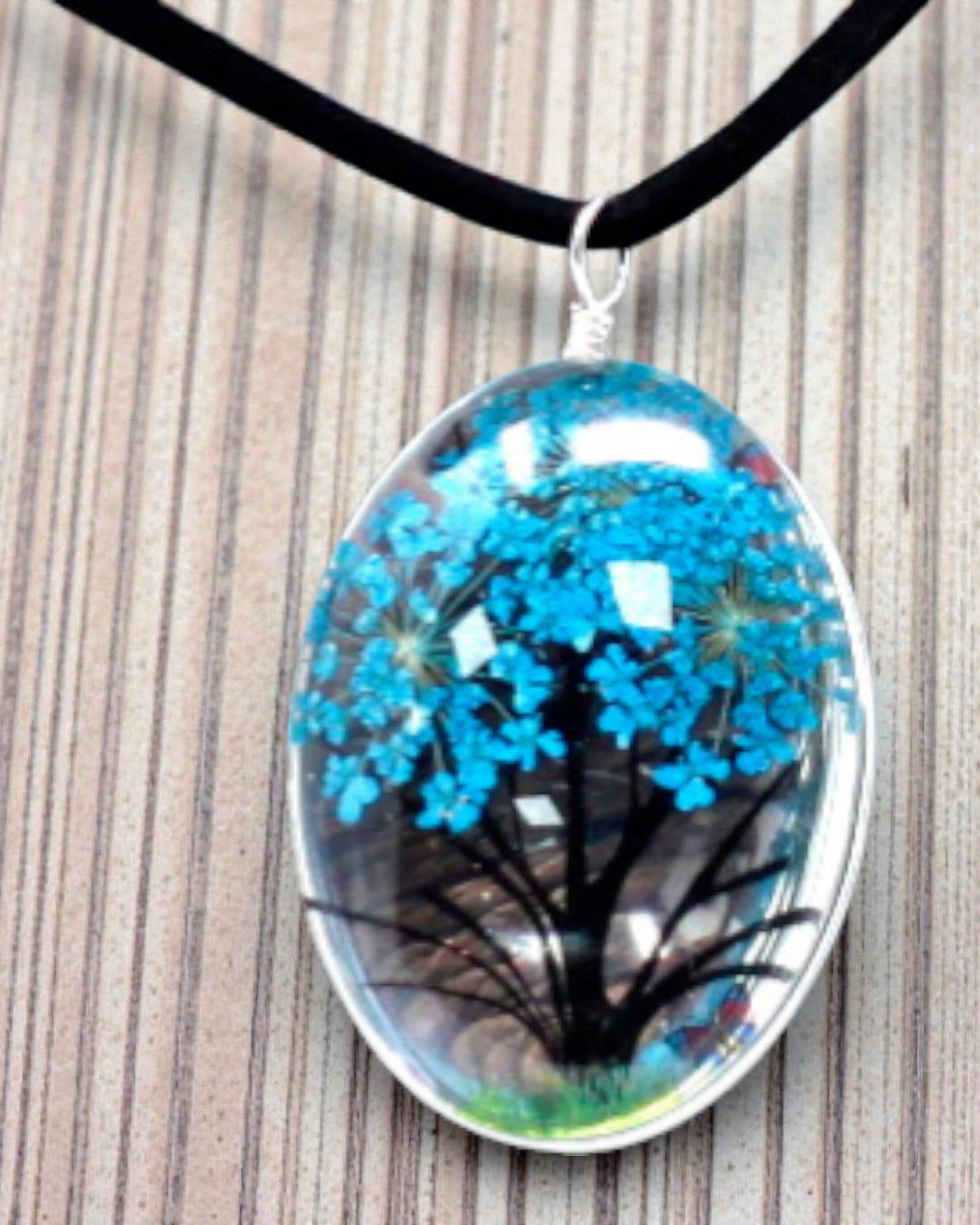 Havsbris – Blågrönt smyckesset med torkade blommor Livets träd