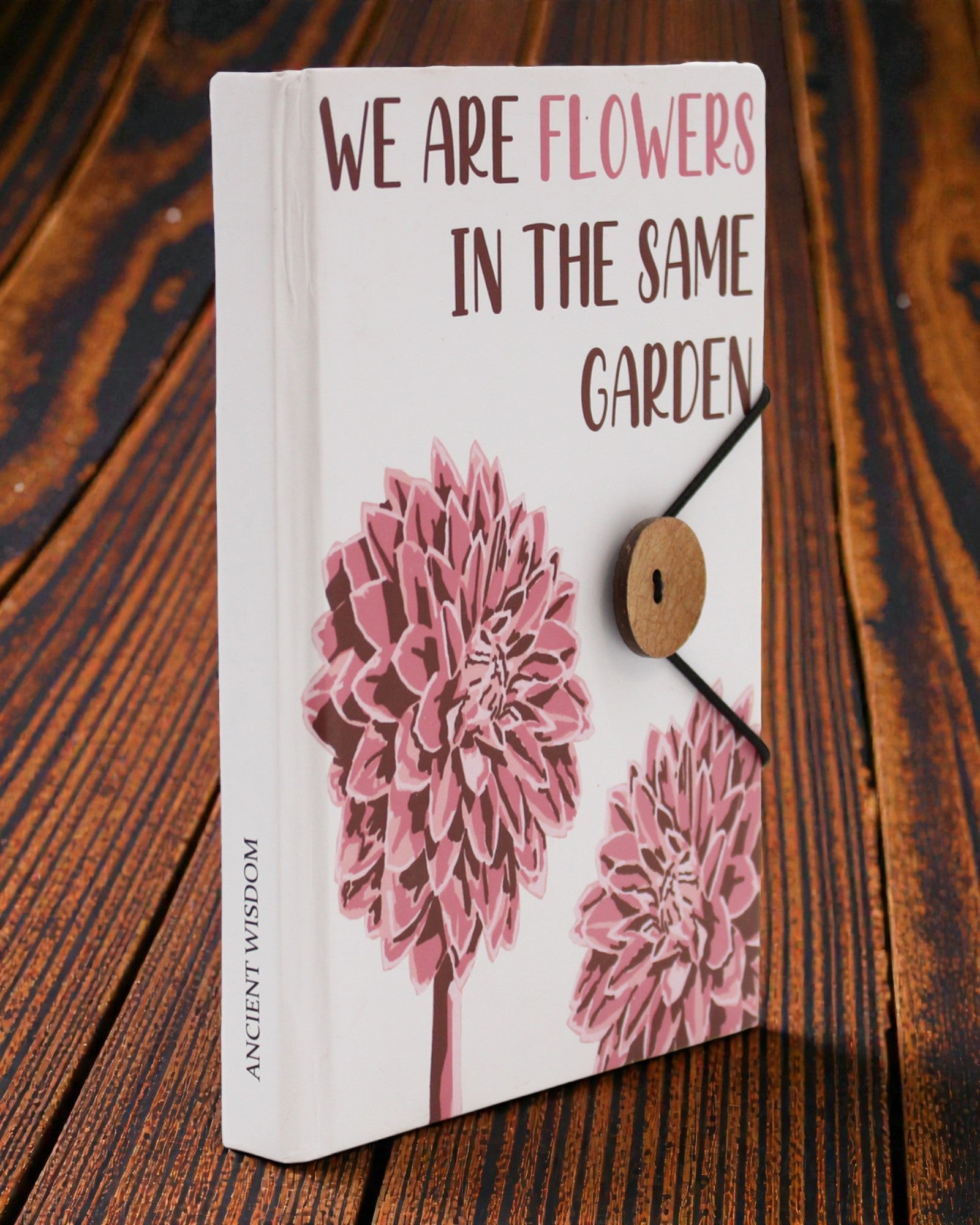 Flowers Together – liten anteckningsbok med rem och knapp av kokos 18 × 12,5 cm, 200 sidor