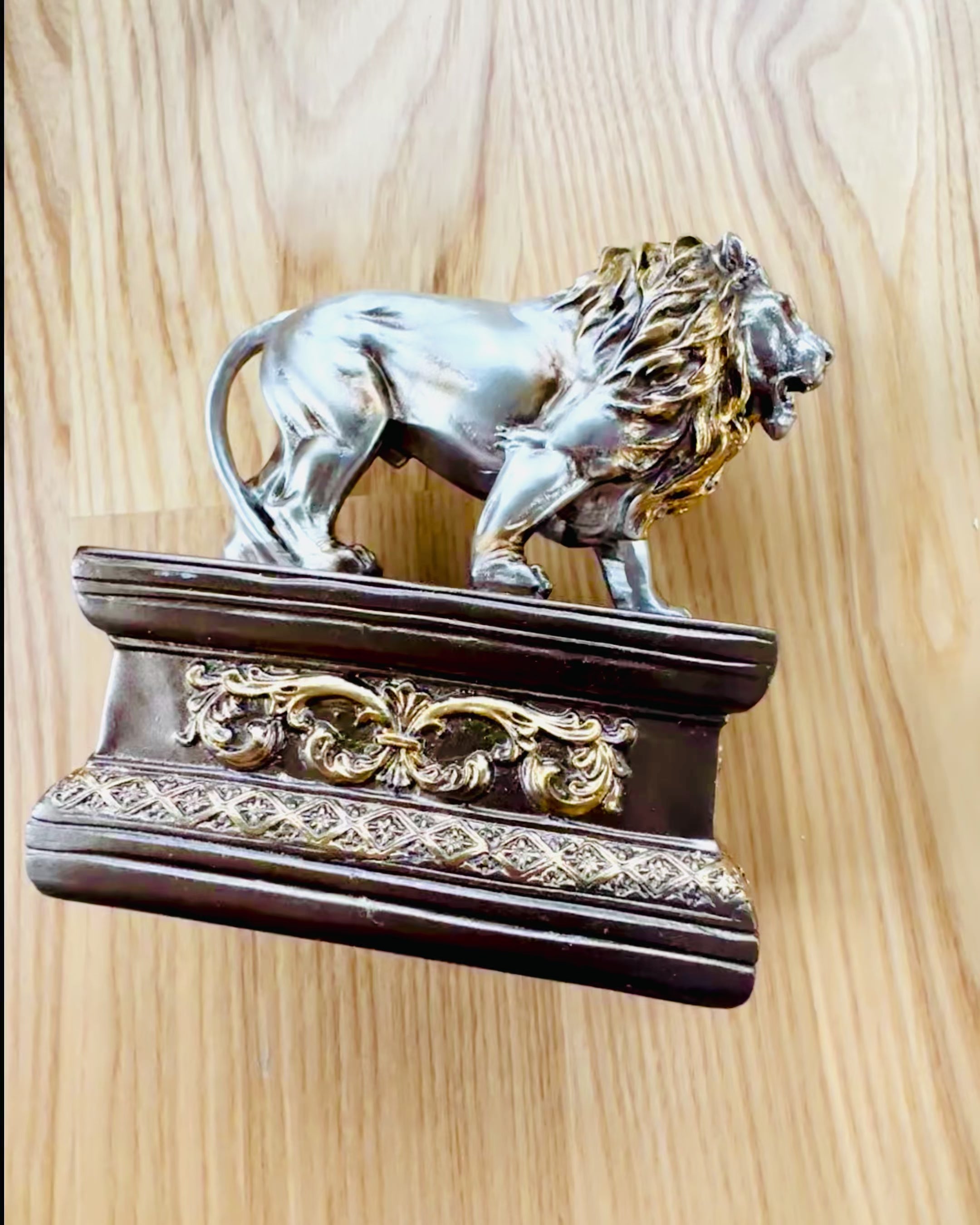 Lejonväktare – Figur med Graveringsmöjlighet