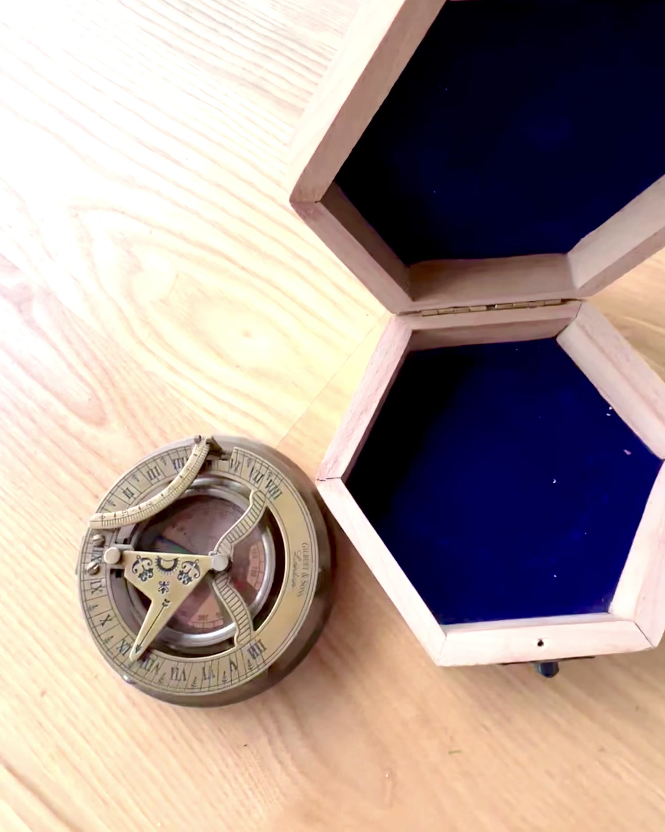 Kaptenens kompass "Odkrywca 2" - möjlighet till personlig gravyr som present, 2 färgvarianter att välja mellan