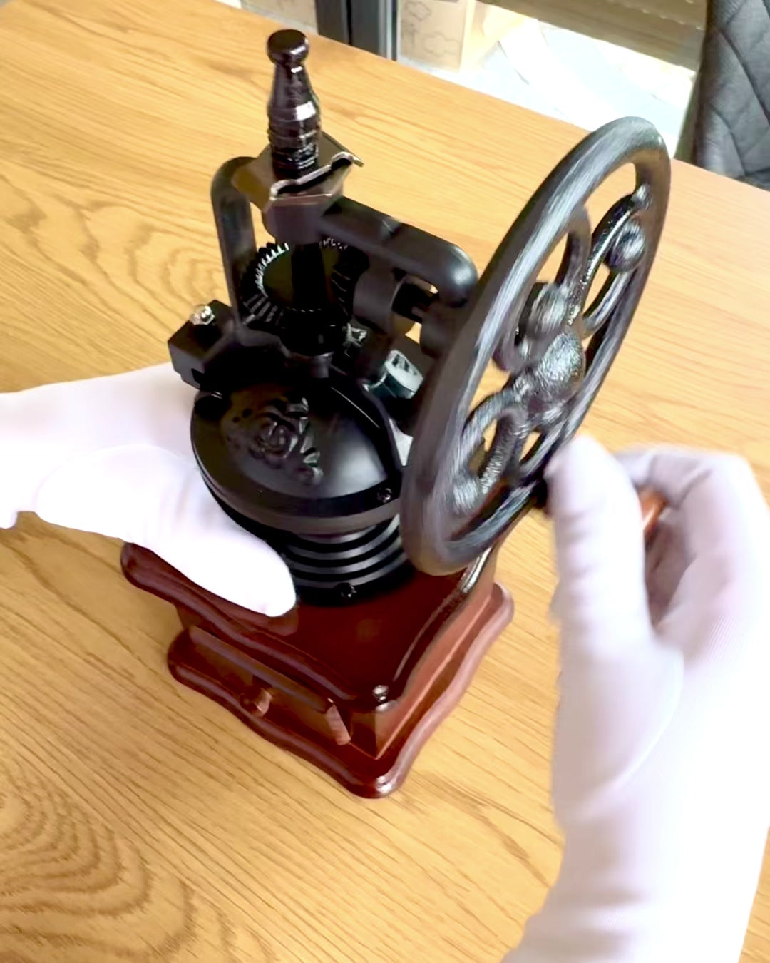 Retro kaffekvarn "Vintage Café" 27 cm hög, med möjlighet till personlig gravyr som present